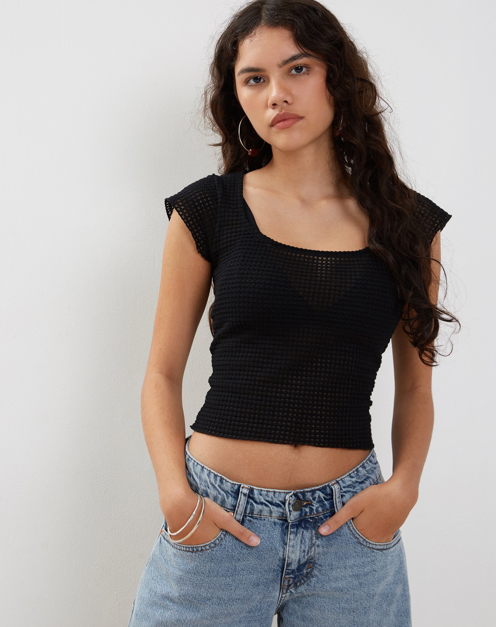 Immagine di Gianina Crop Top in nero all'uncinetto strutturato