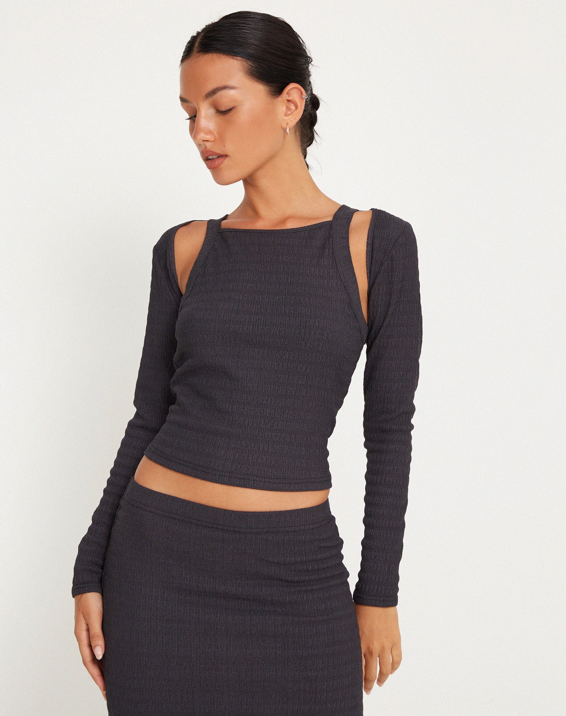 immagine di GInny Top in Crinkle Charcoal