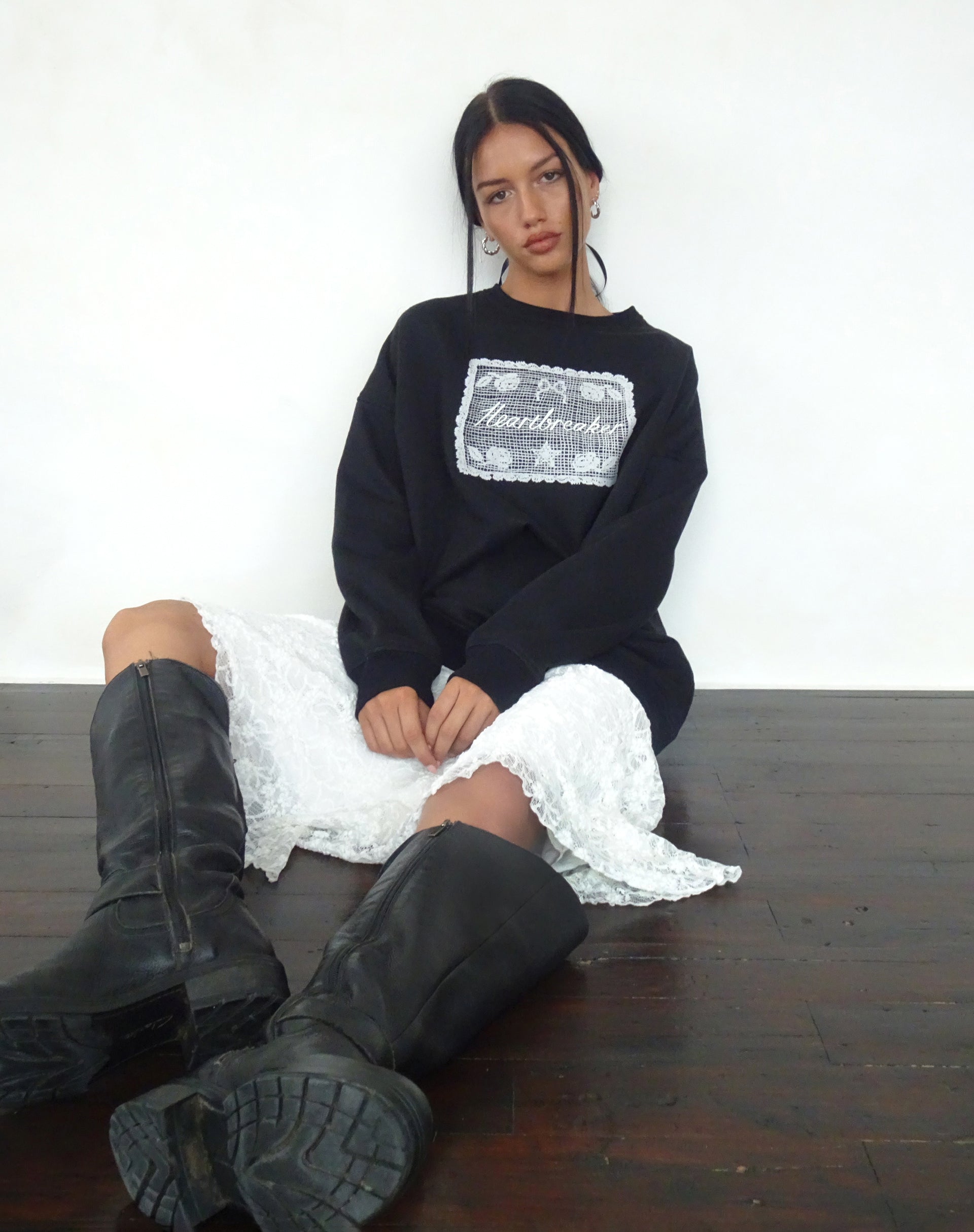 Immagine di Glo Felpa oversize in nero con grafica Heartbreaker