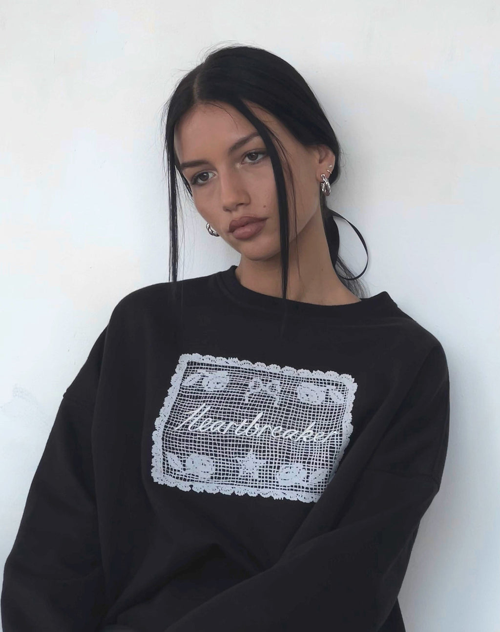 Felpa Glo oversize in nero con grafica Heartbreaker