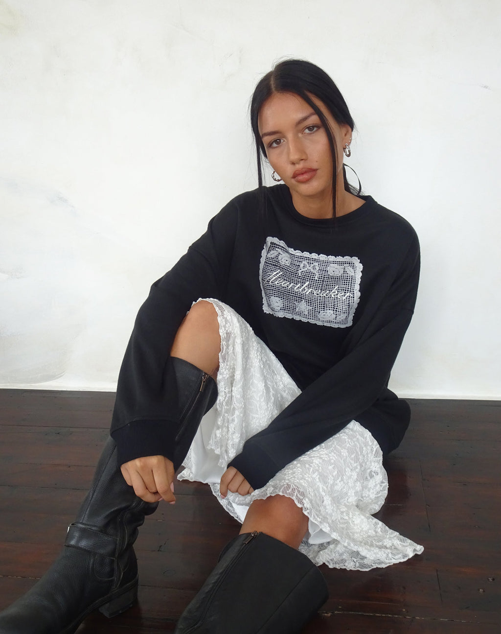 Felpa Glo oversize in nero con grafica Heartbreaker