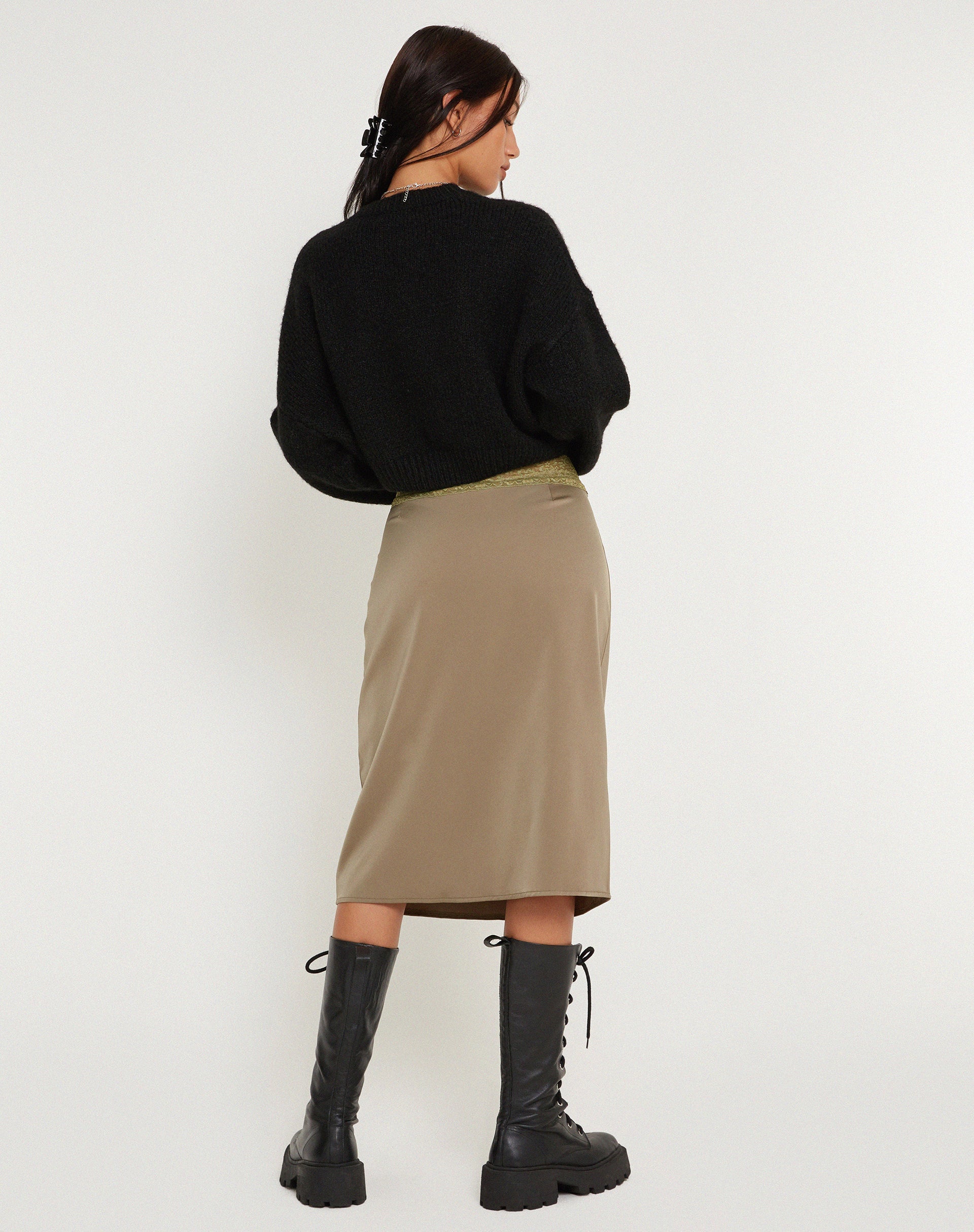 immagine di Golda Midi Skirt in Satin Avocado