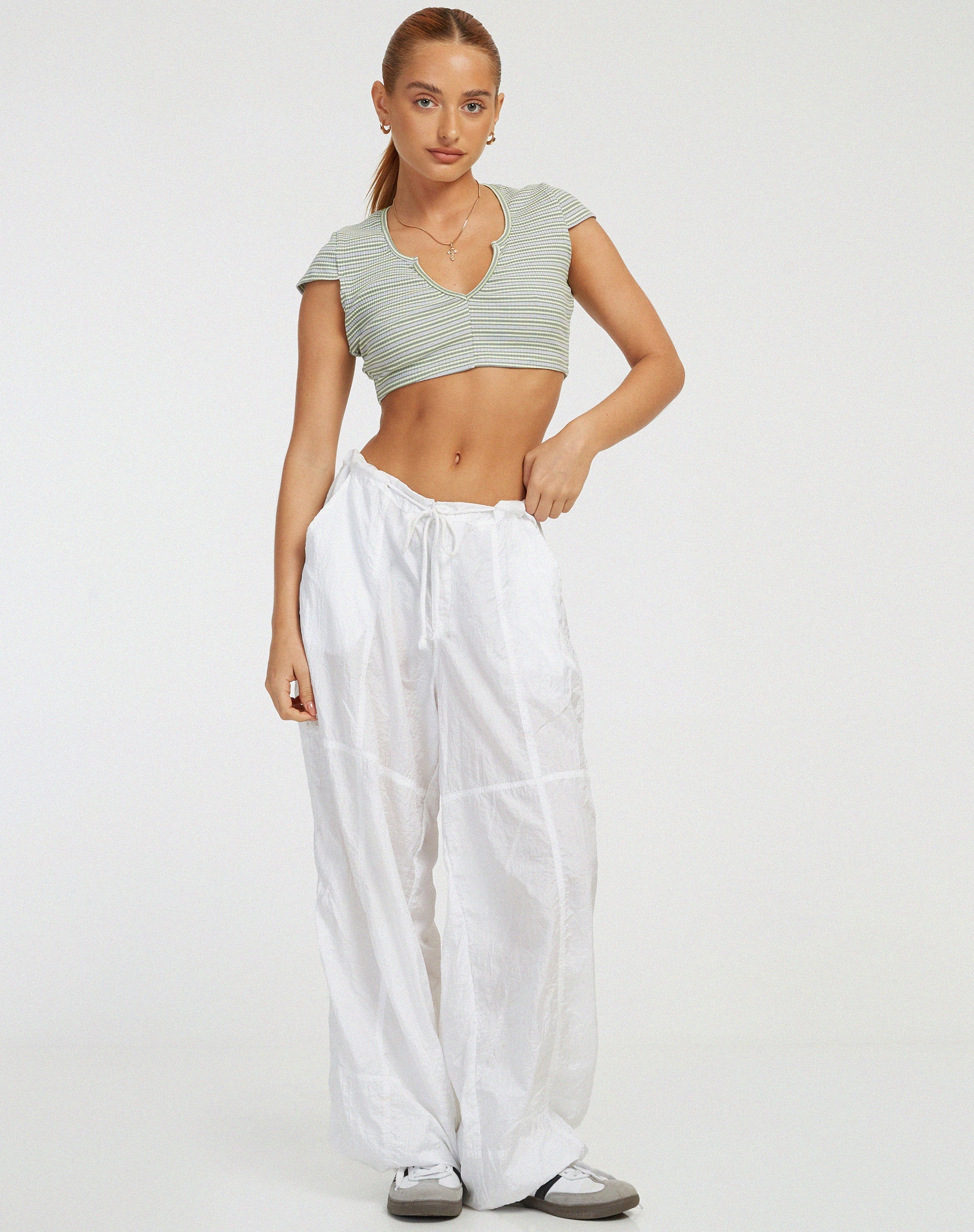 immagine di Guanna Crop Top a righe verde e grigio