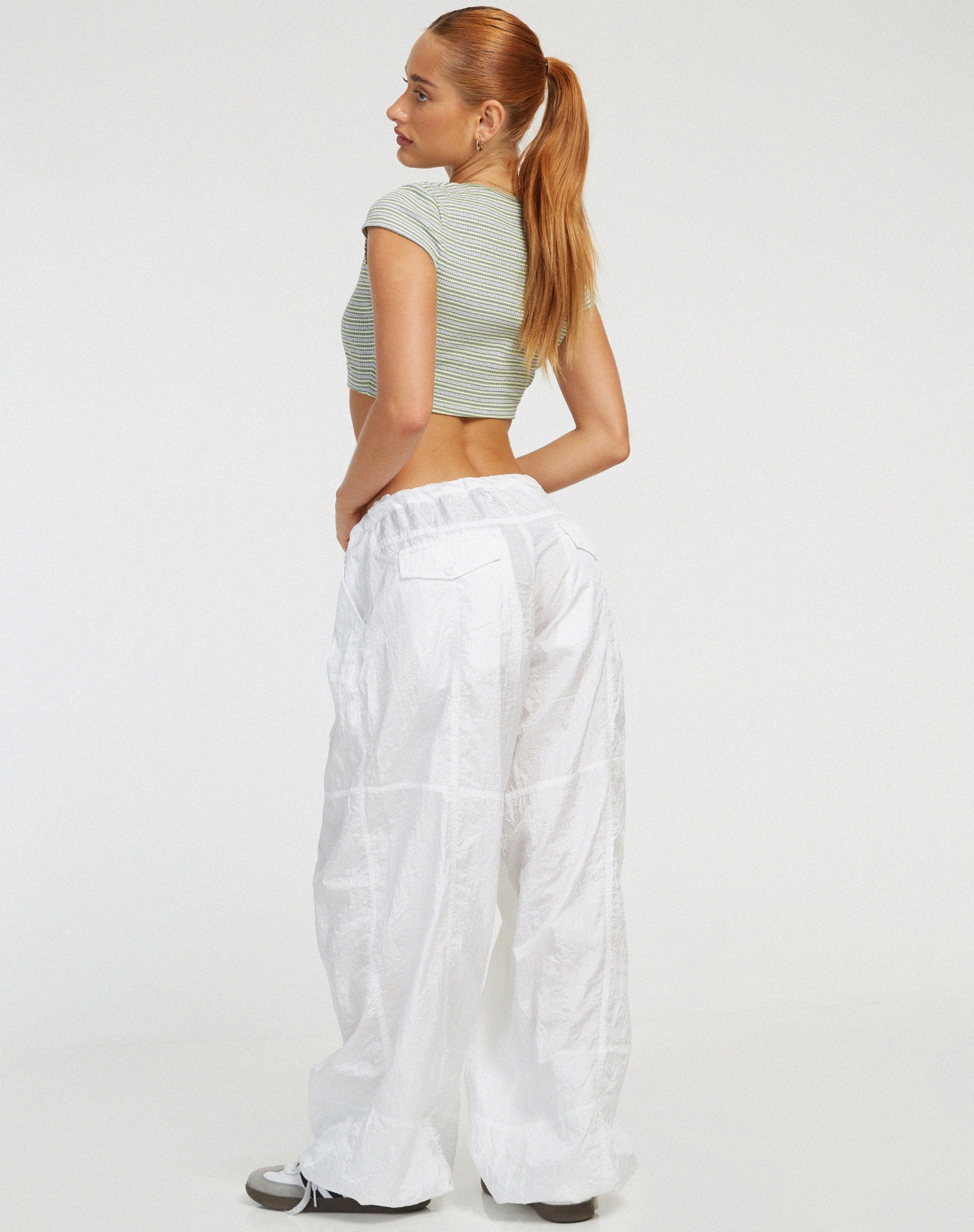 immagine di Guanna Crop Top a righe verde e grigio