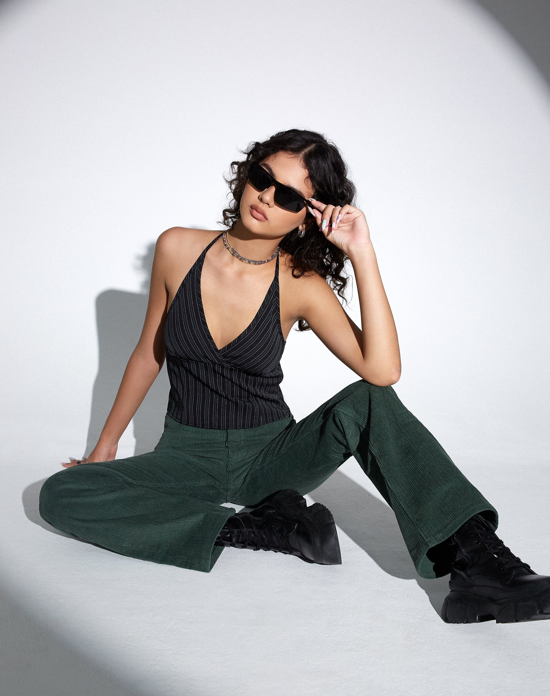 Immagine di MOTEL X OLIVIA NEILL Hajra Gilet Top a righe irregolari Nero
