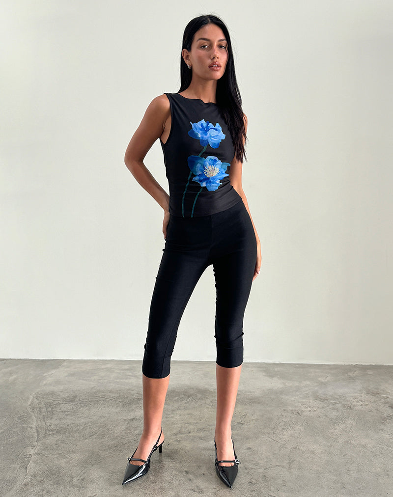 Immagine di Hala Top in nero con fiore acquerellato blu