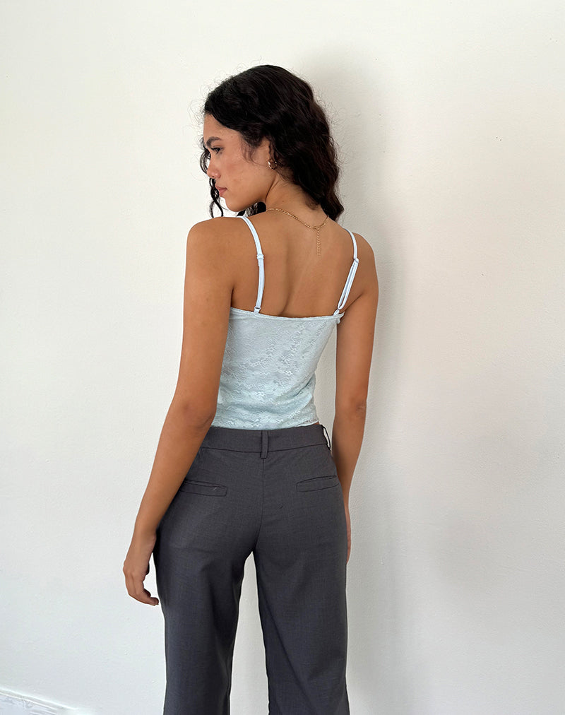 Immagine di Hali Cami Top in pizzo orchidea blu ghiaccio