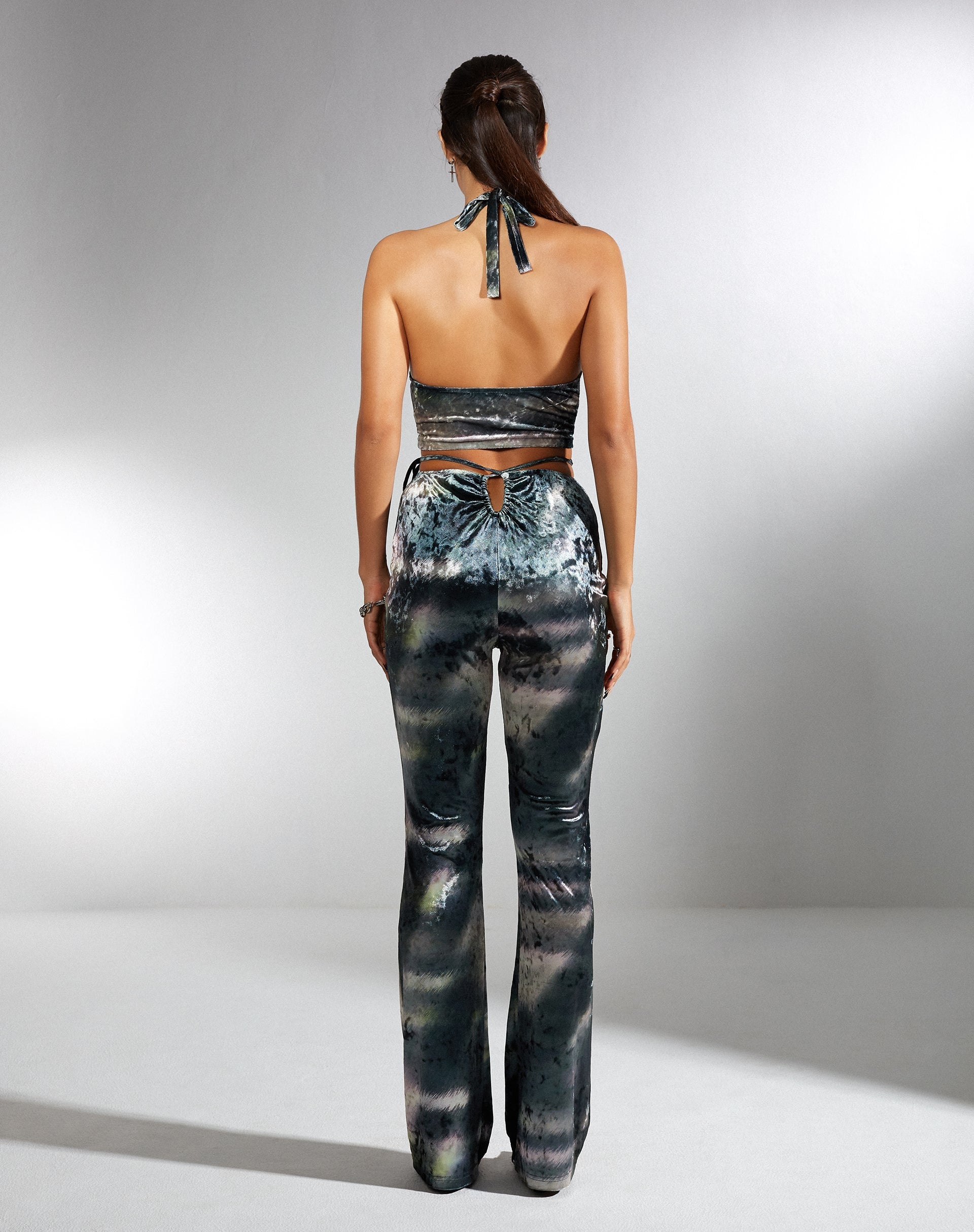 Immagine di MOTEL X IRIS Halima Crop Top in Camo astratto