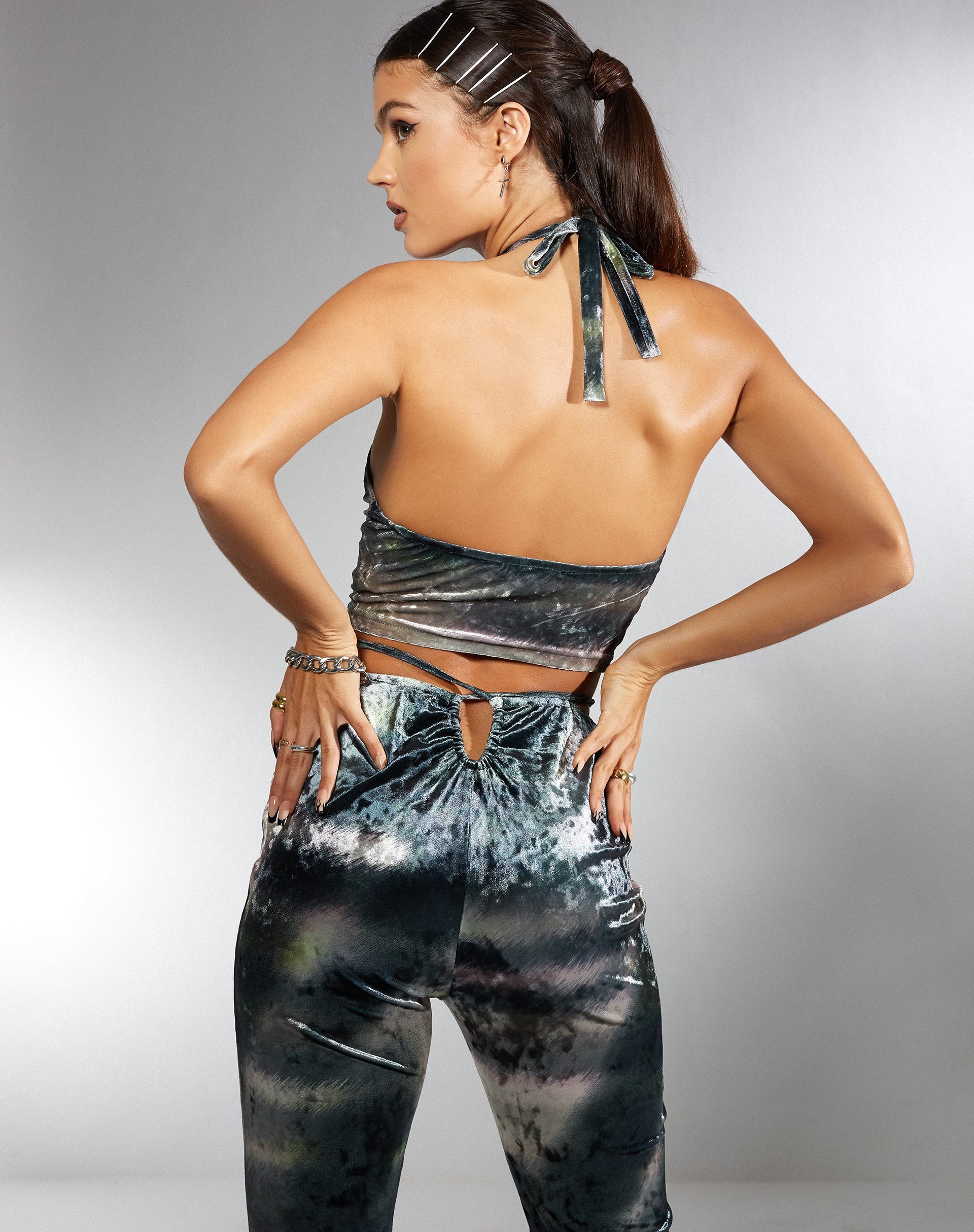 Immagine di MOTEL X IRIS Halima Crop Top in Camo astratto