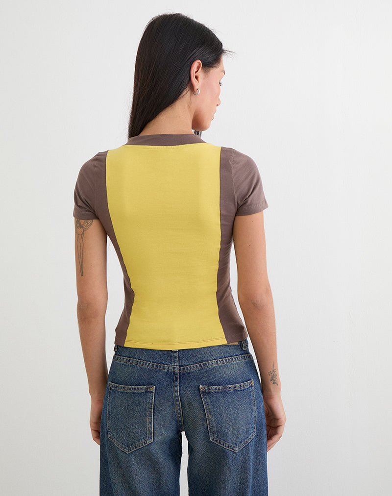 Immagine del top con scollo a V Haloda nella combinazione Sunflower Coffee Quartz