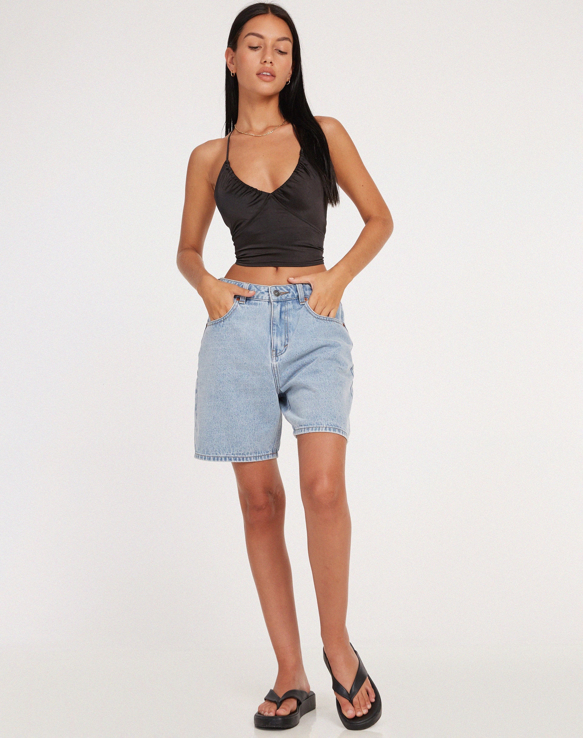 immagine di Haltri Crop Top in satin nero