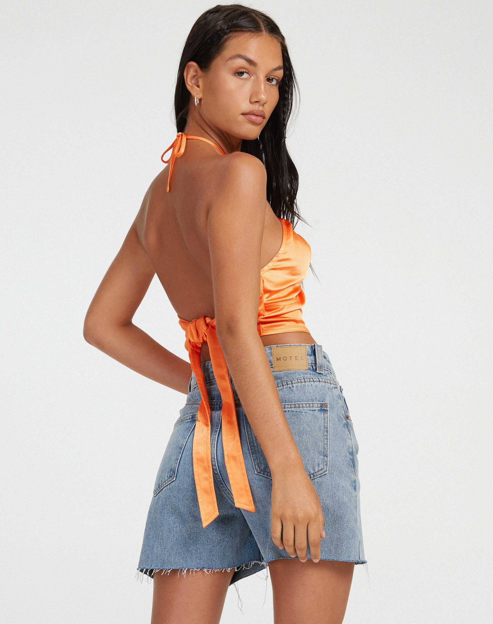 immagine di Haltri Crop Top in Satin Orange