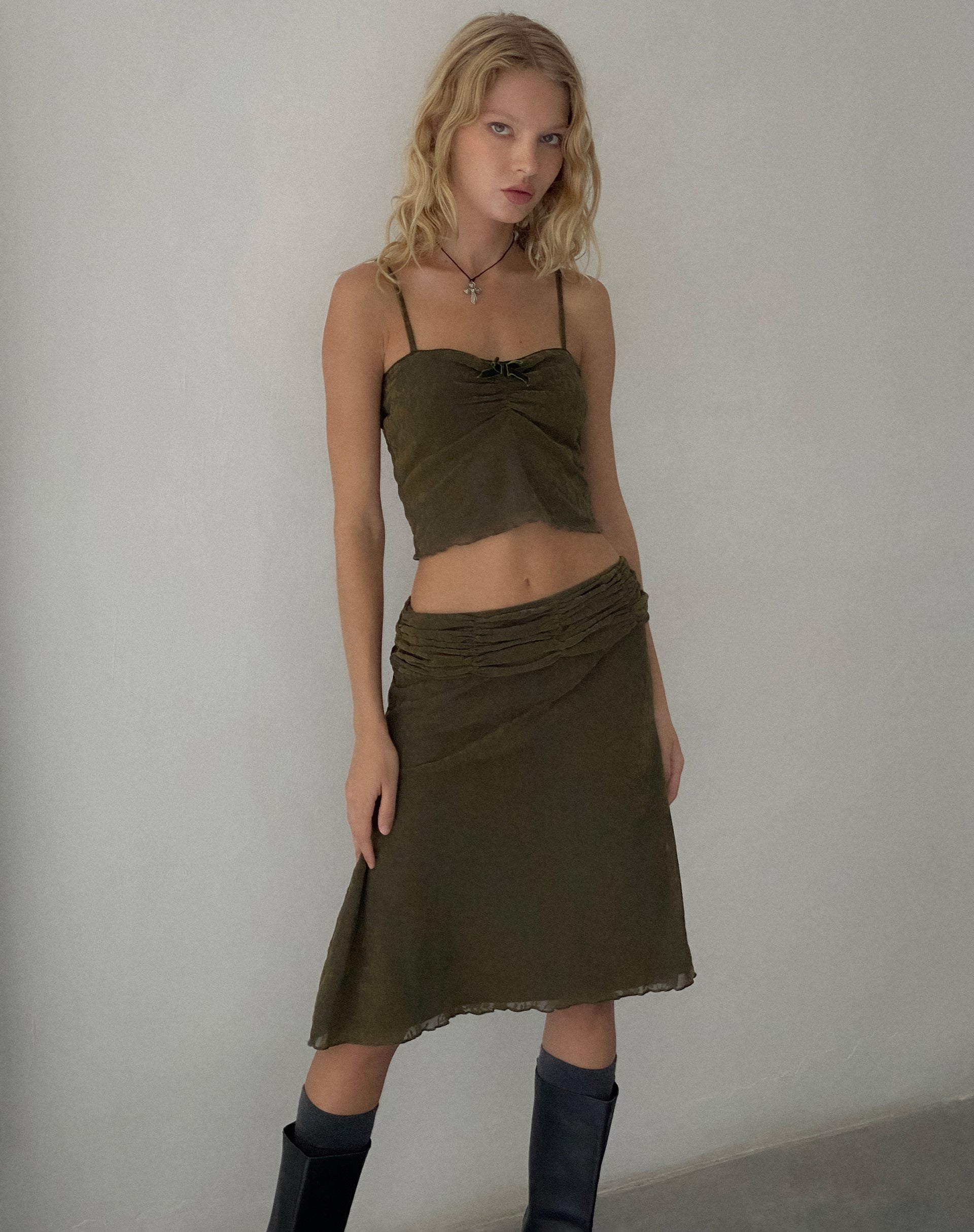 Immagine di Halusi Crop Top in Abstract Botanic Dark Olive