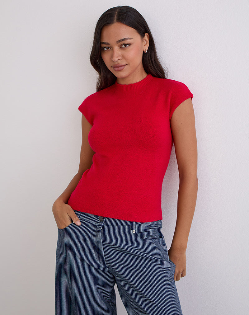 Top Hanuva in maglia rossa