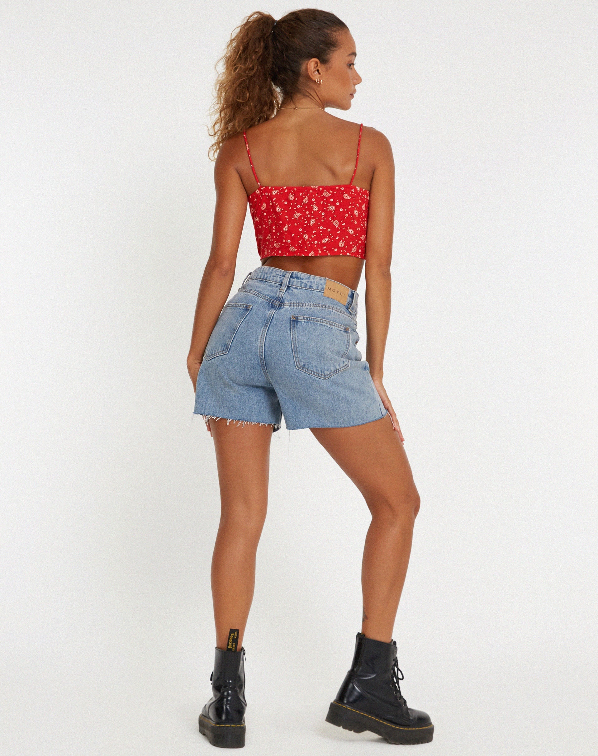 immagine di Hema Crop Top in Paisley Fun Red