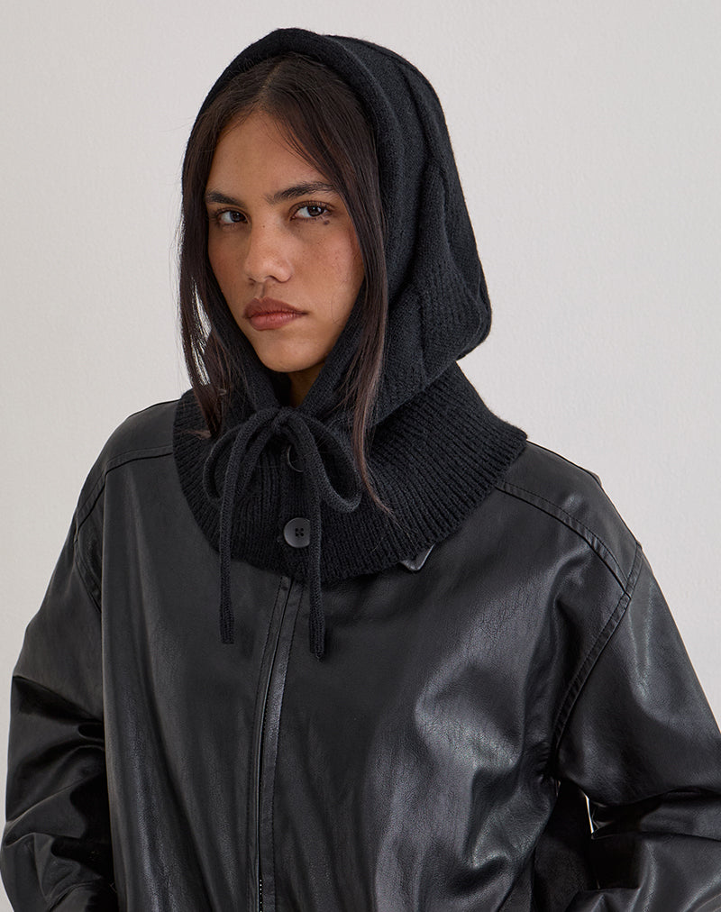 Cappello con cappuccio in maglia nera