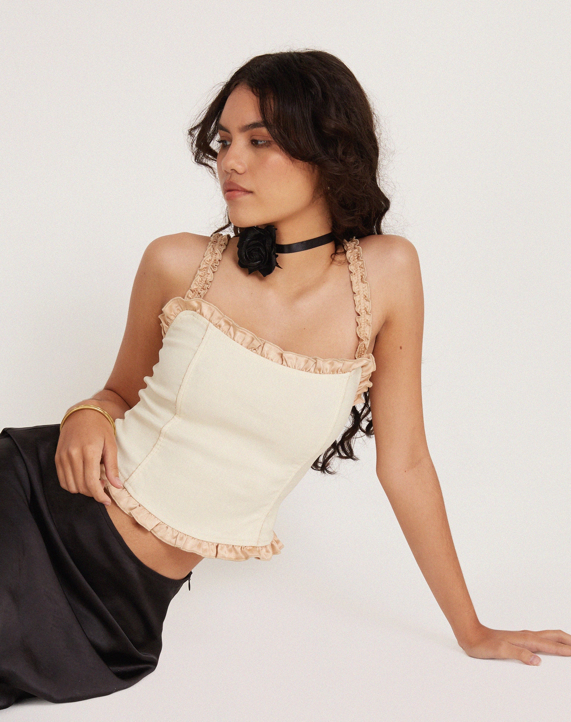 Immagine di Idalia - Top corsetto in crema con volant in satin