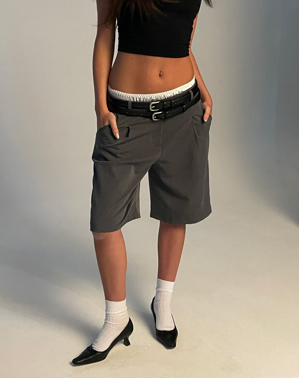 Setya - Pantaloncini sartoriali di linea lunga in carbone