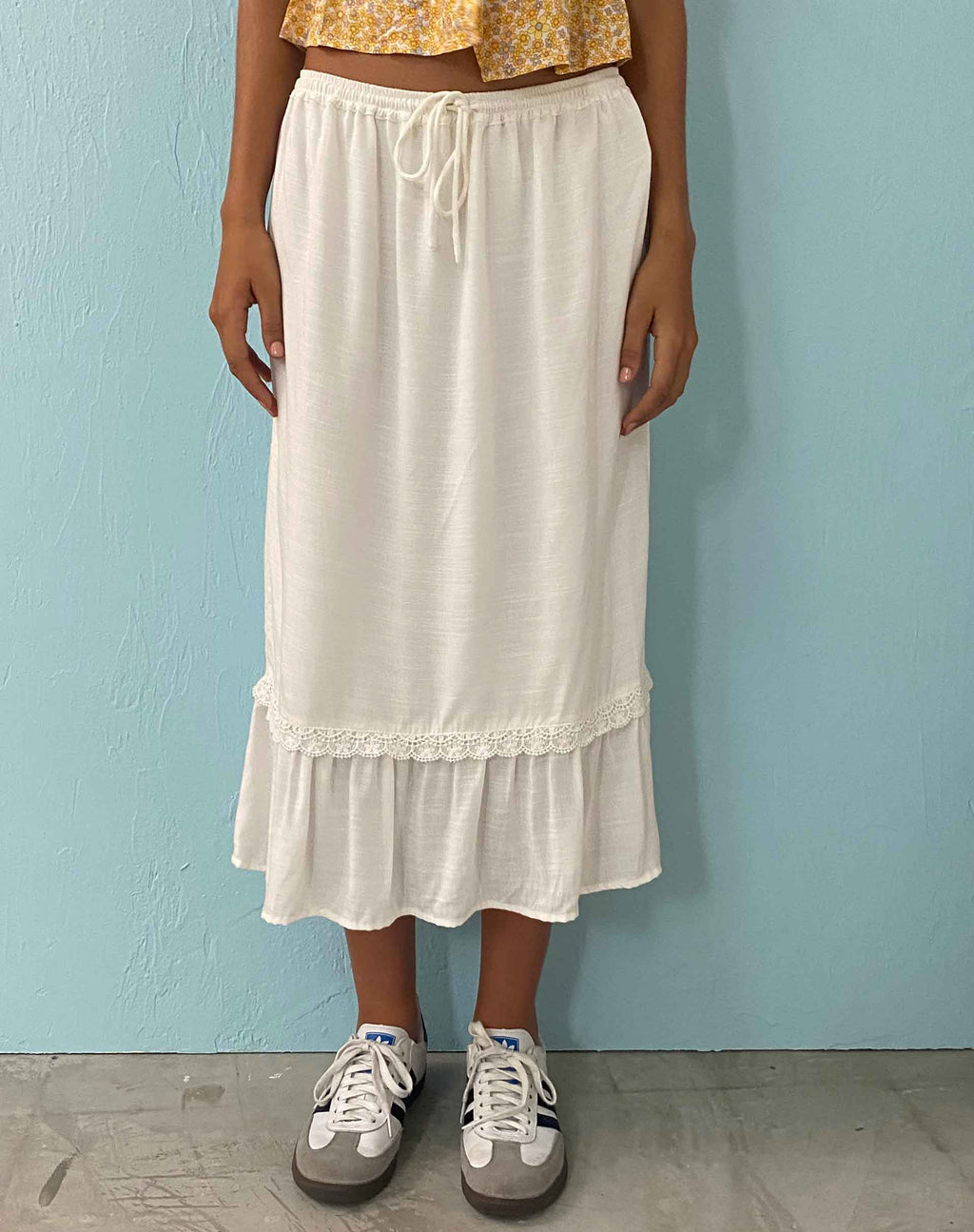 Kokies - Gonna midi con orlo a balze in bianco
