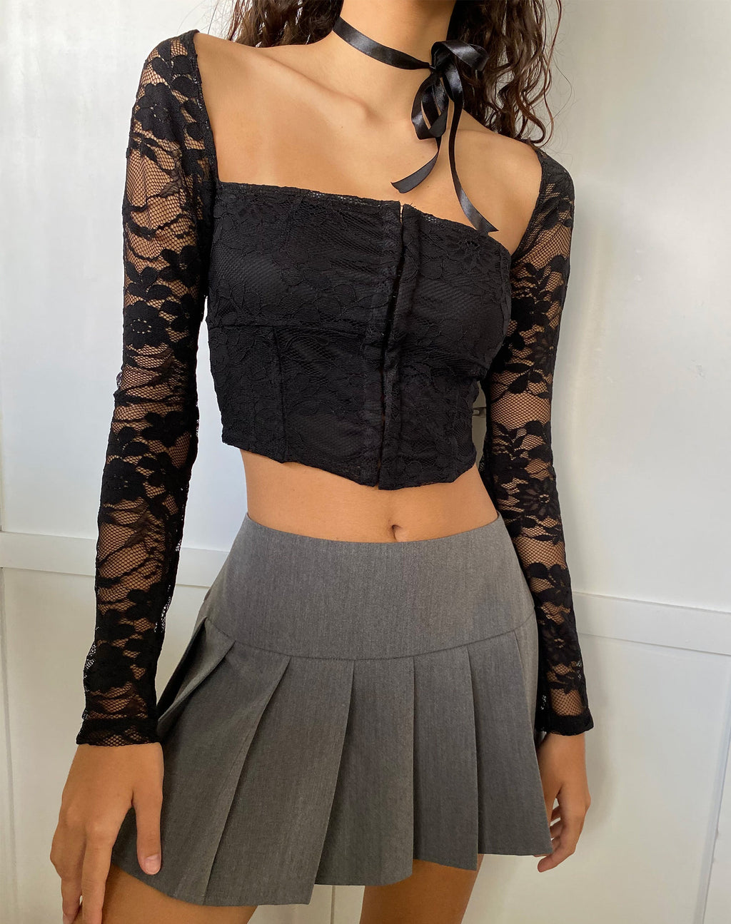 Khafila Top corsetto a maniche lunghe in pizzo nero