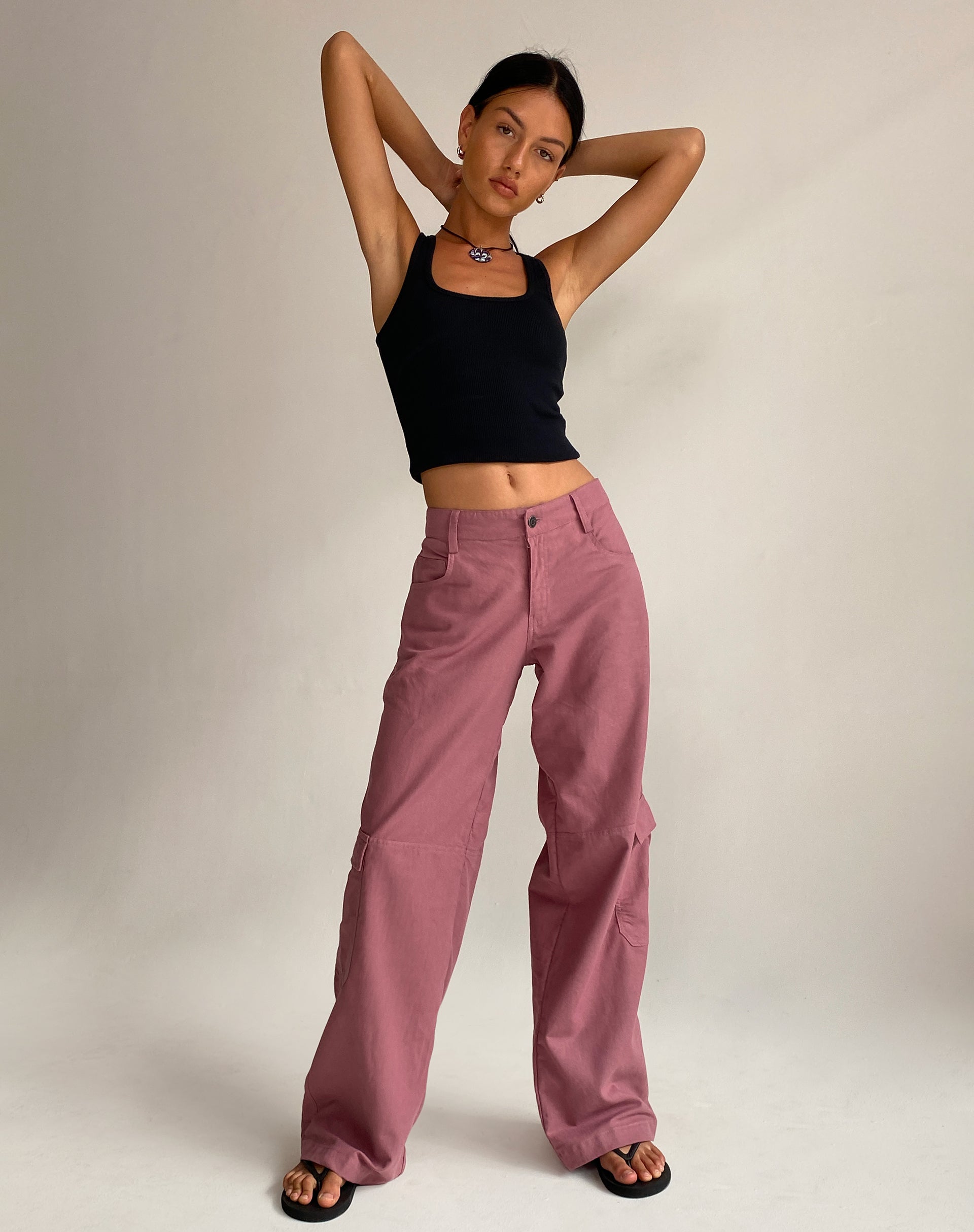 Immagine di Gemma Pantaloni cargo a vita bassa in lino color malva