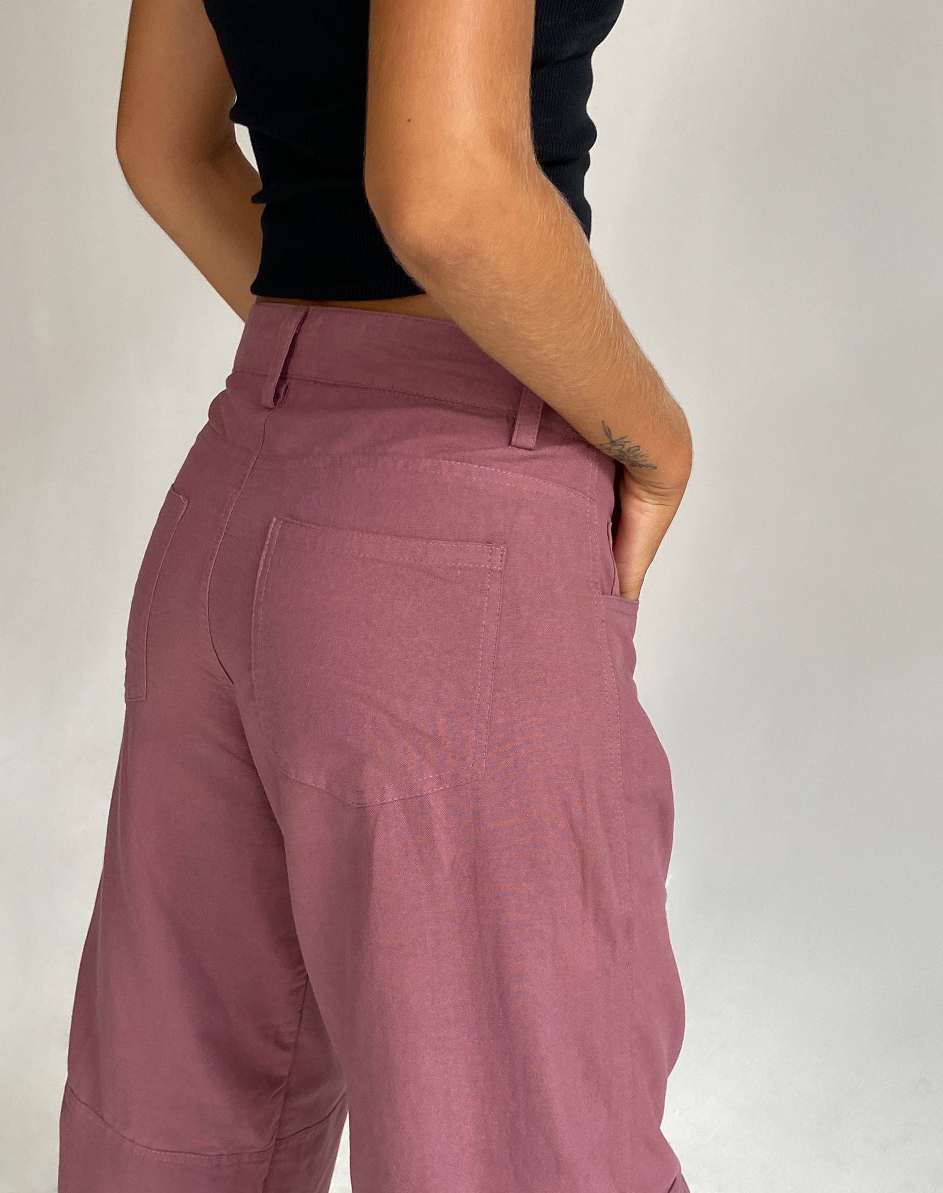 Immagine di Gemma Pantaloni cargo a vita bassa in lino color malva