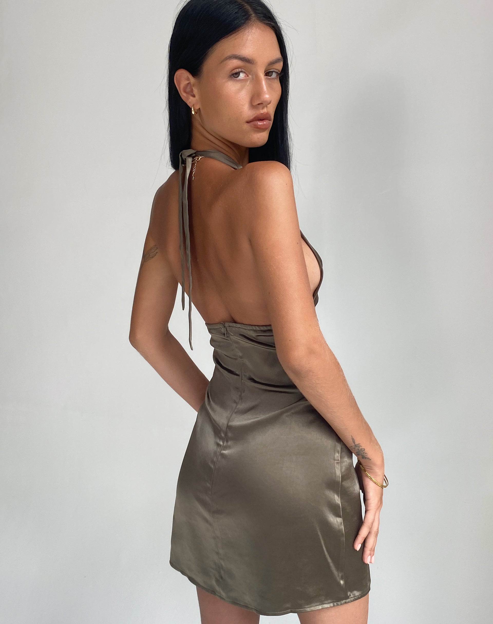 Immagine di Coda Slip Dress in raso oliva scuro