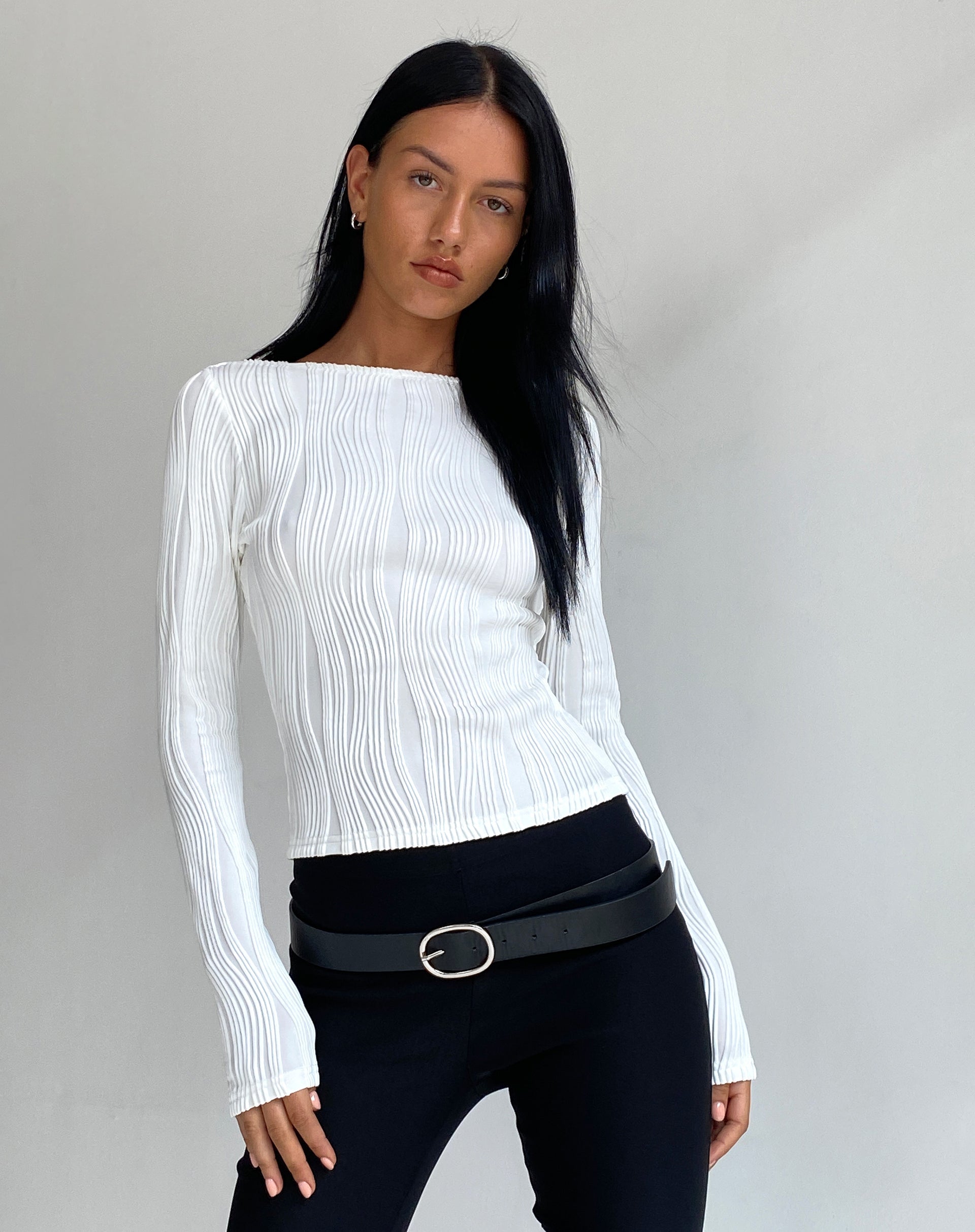 Immagine di Amabon Crop Top a manica lunga in bianco stropicciato