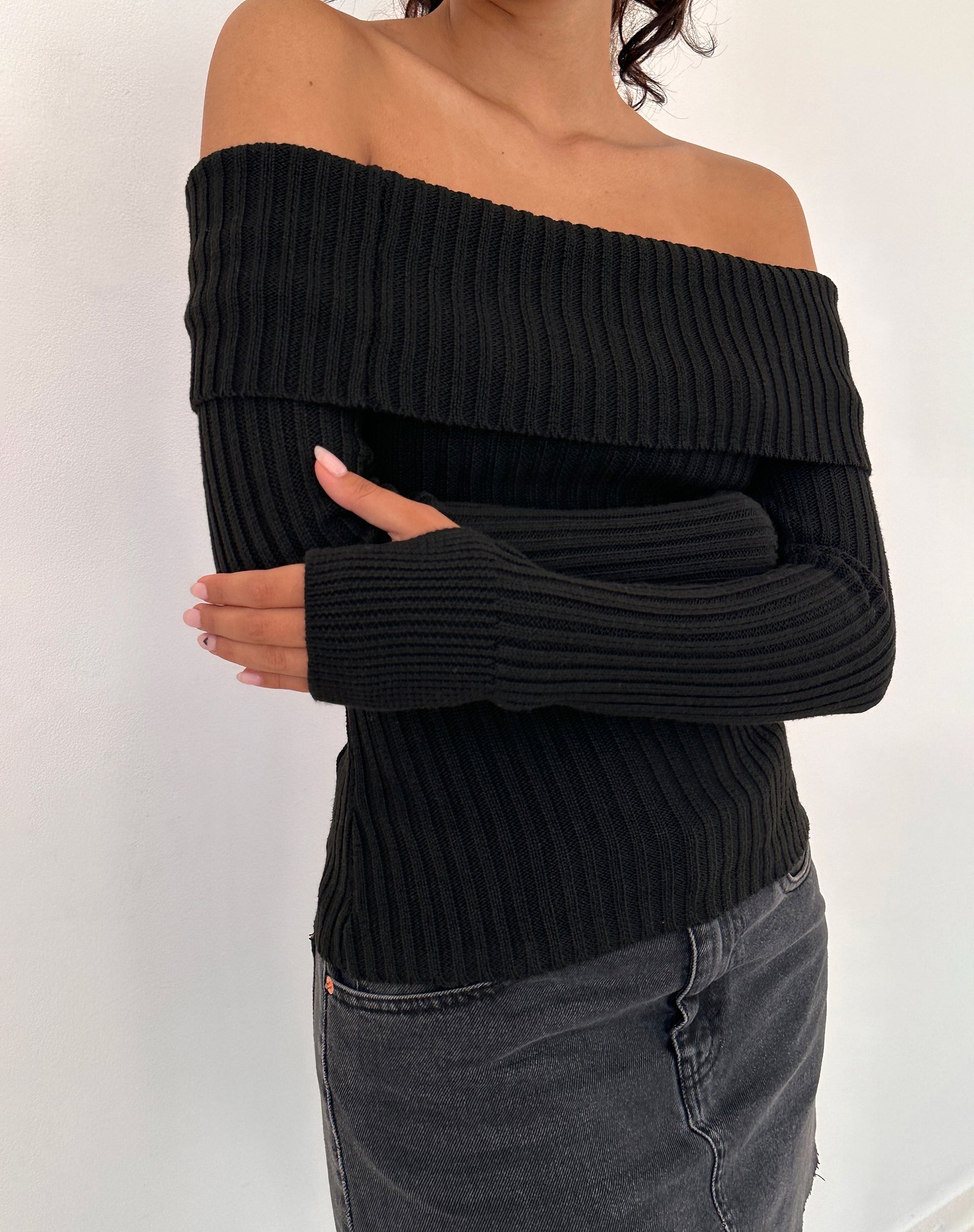 Immagine di Circe - Top in maglia con maniche lunghe e senza spalle - Nero