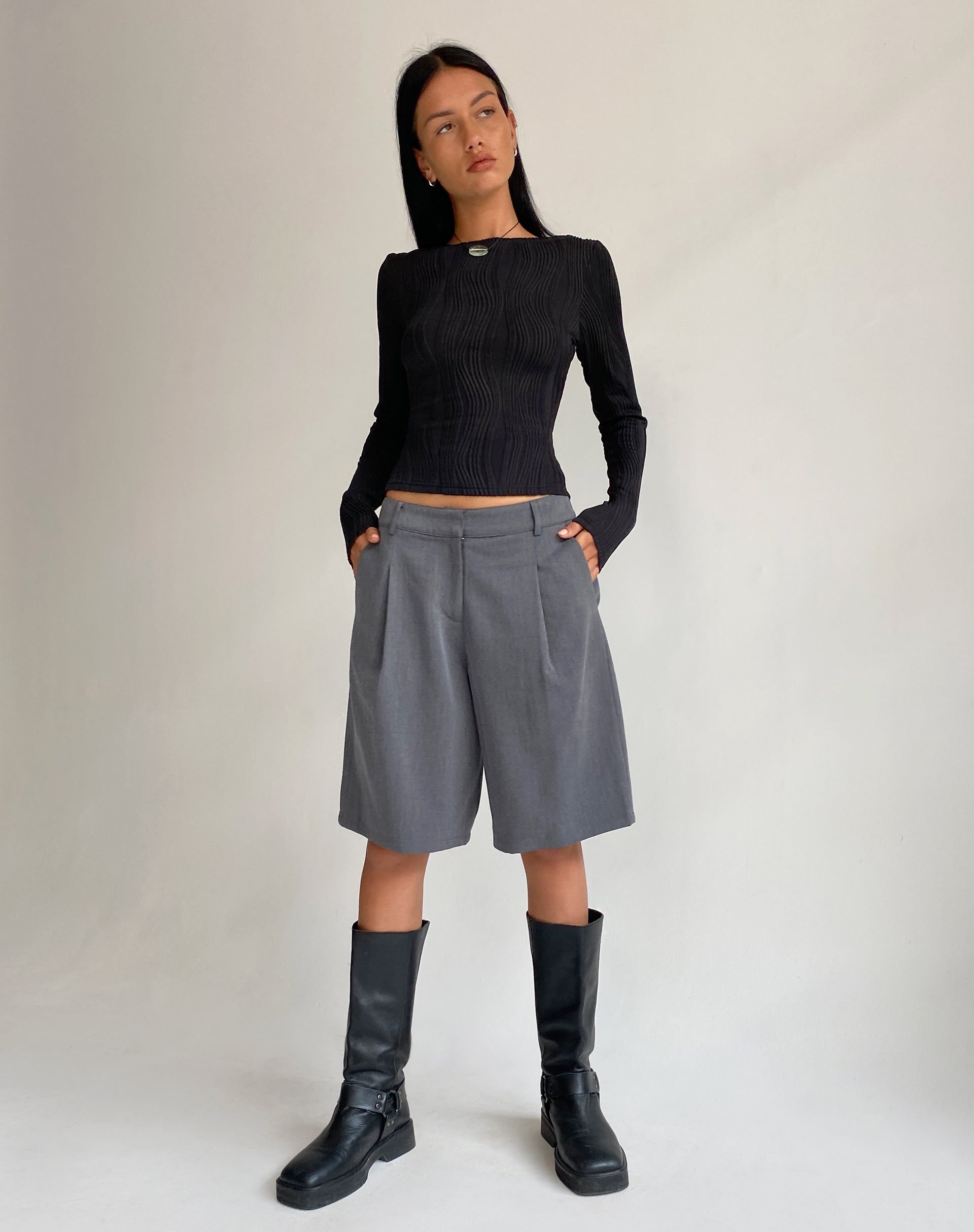 Immagine di Amabon Crop Top a manica lunga in nero stropicciato