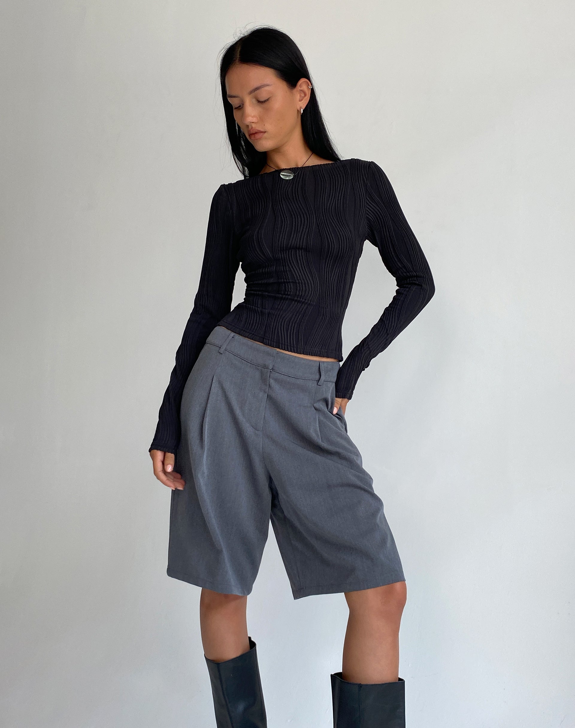 Immagine di Amabon Crop Top a manica lunga in nero stropicciato