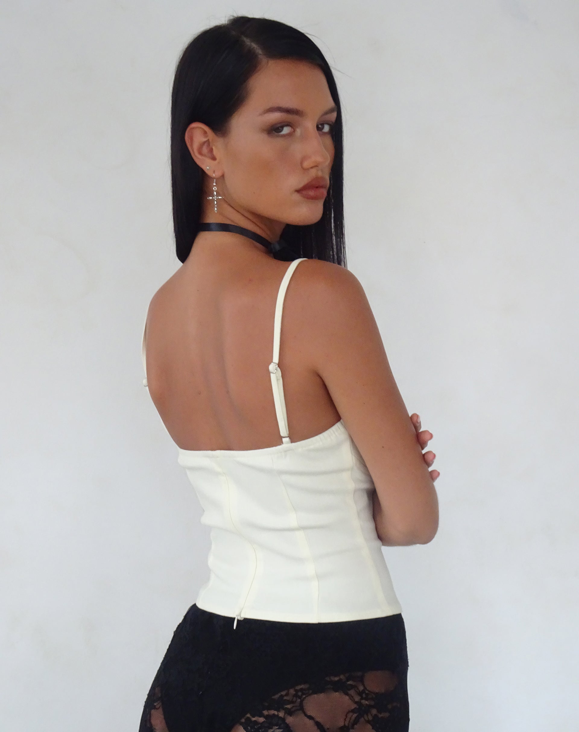 Immagine di Indus Cami Top in crema con rosone