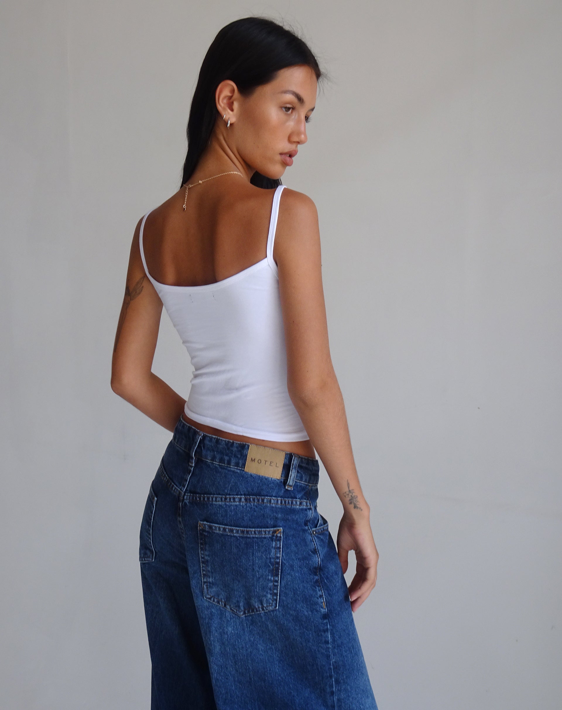Immagine di Isa Gilet Top in bianco con ricamo Mon Cheri