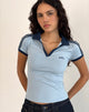 Immagine di Isda Top in blu Nantucket con ricamo a M e legatura in blu navy