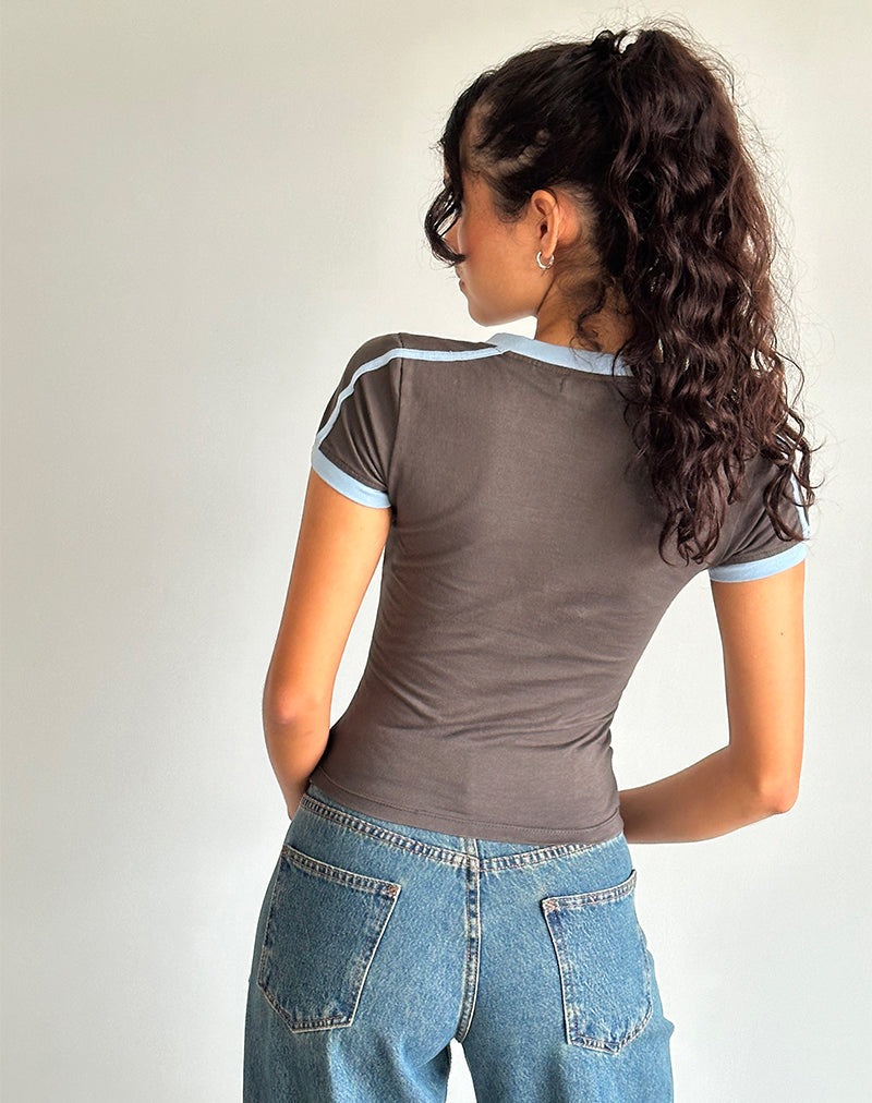 Immagine di Izolde Baby Tee in Cloudburst con ricamo blu Nantucket e M