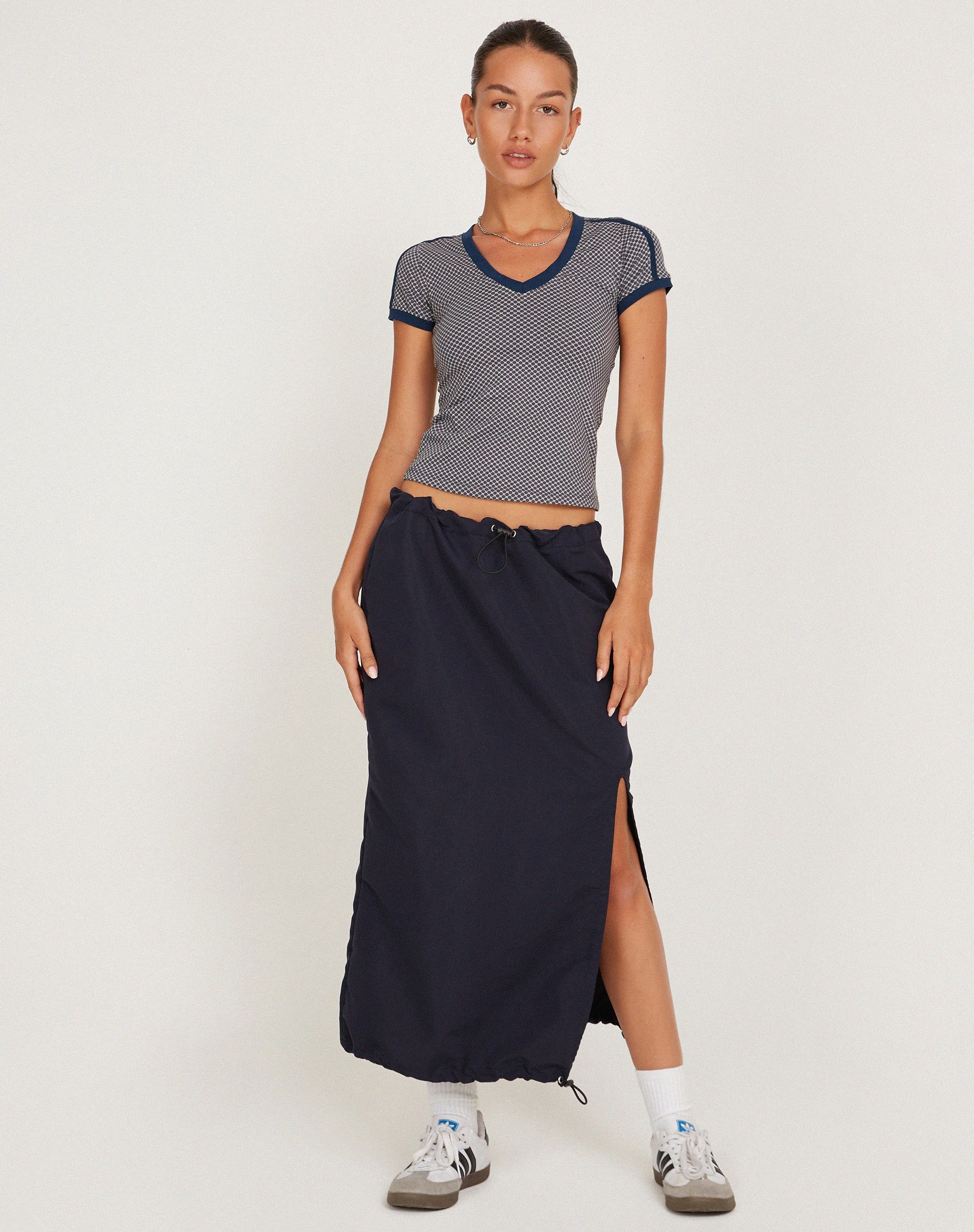 Immagine di Izolde Tee in Grigio Navy Sporty Micro Spot