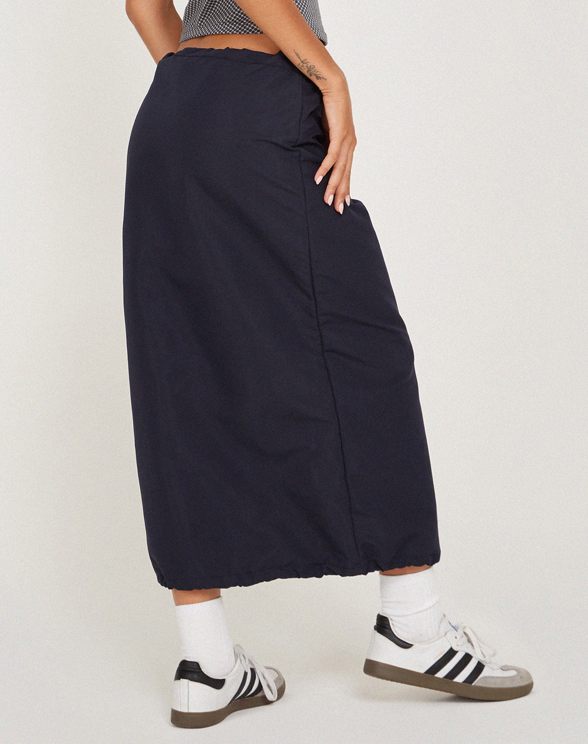 immagine di Kasao Midi Cargo Skirt in Navy