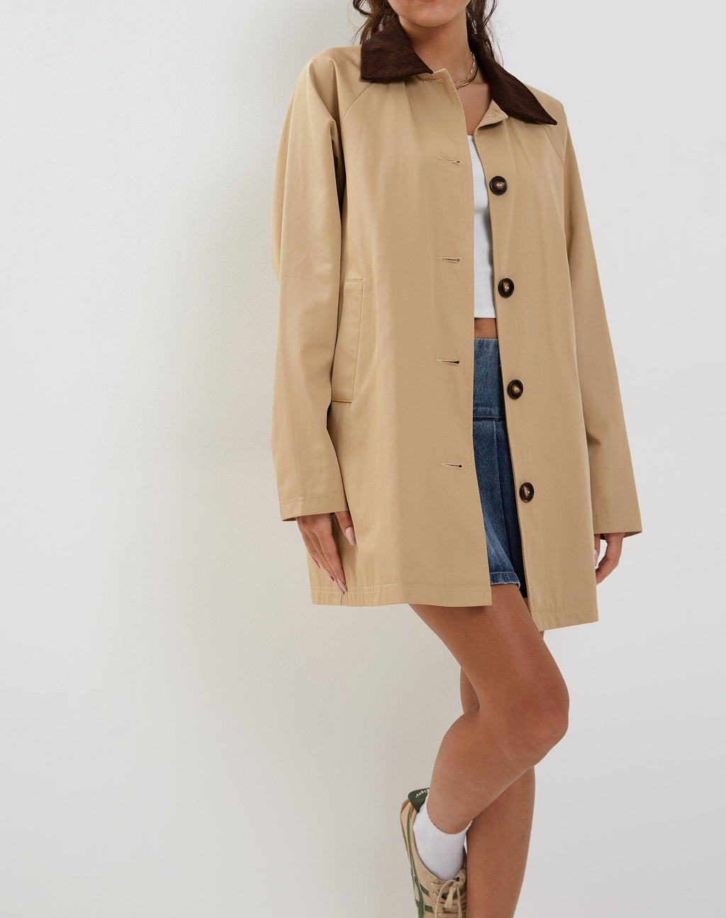 Trench corto Izora in tan