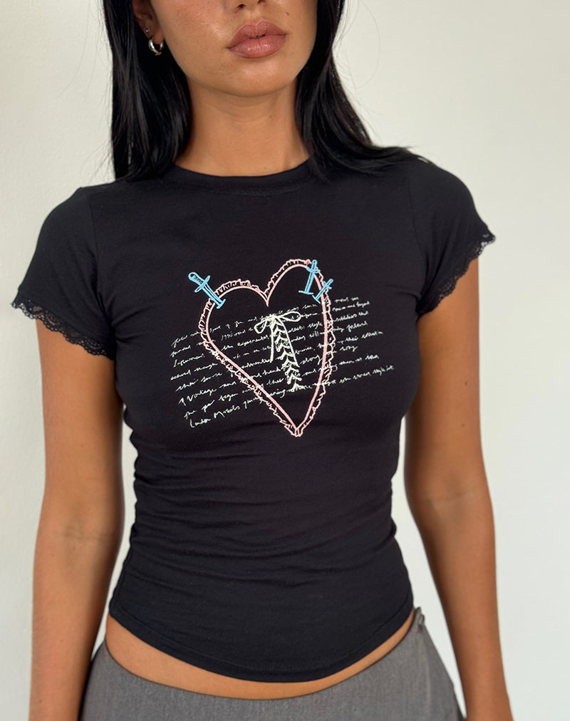 Tee Izzy con bordo in pizzo nero con motivo a cuore in pizzo
