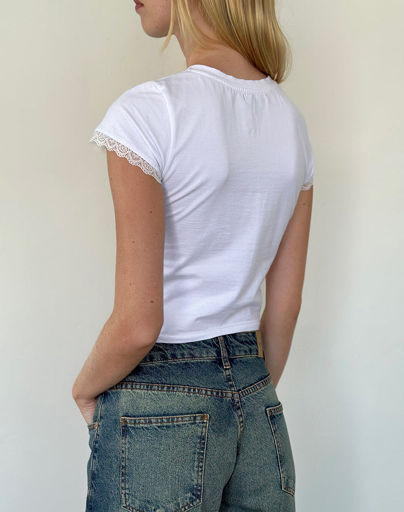 Immagine della t-shirt Izzy con motivo Me Always in bianco con fiocco