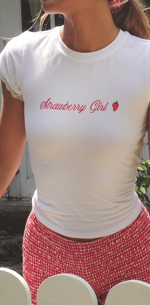 Immagine di Izzy Top in bianco Strawberry Girl Script