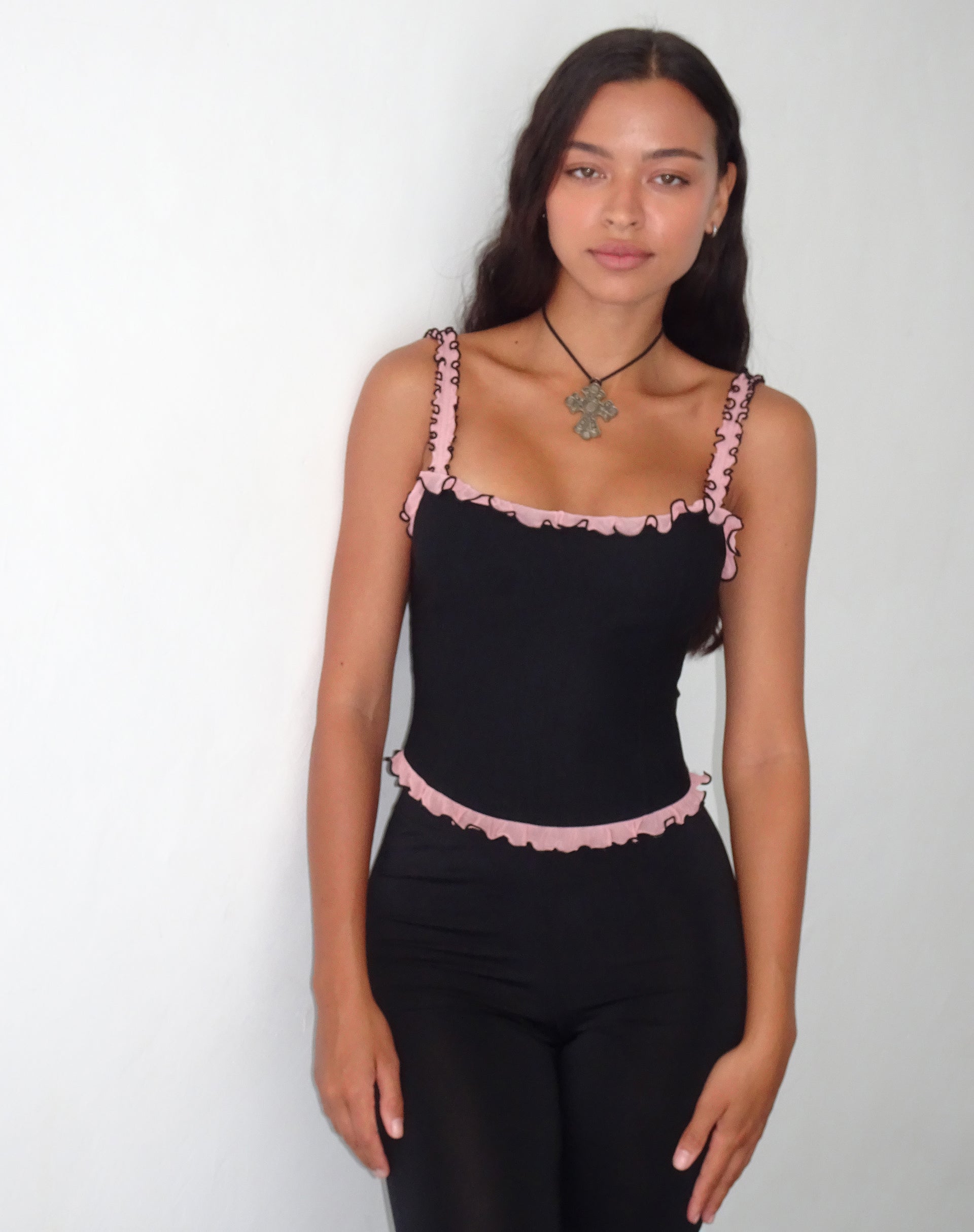 Immagine di Idalia Top corsetto nero con volant in rete rosa