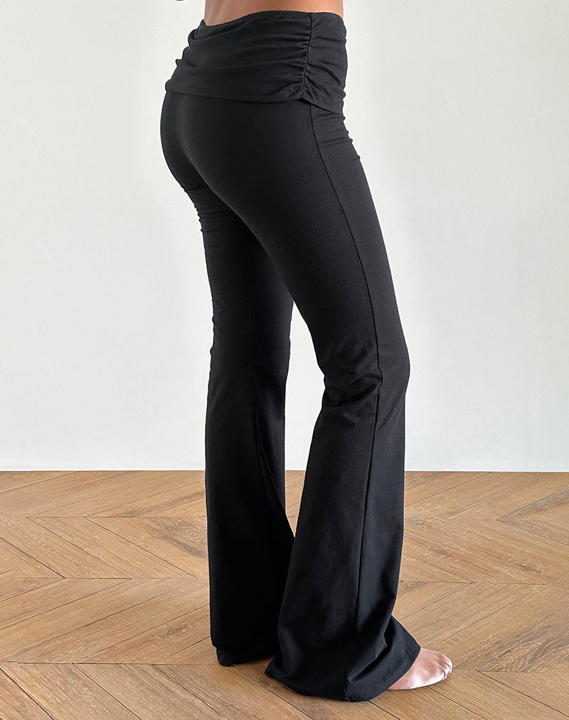 Pantaloni svasati Jacita in nero