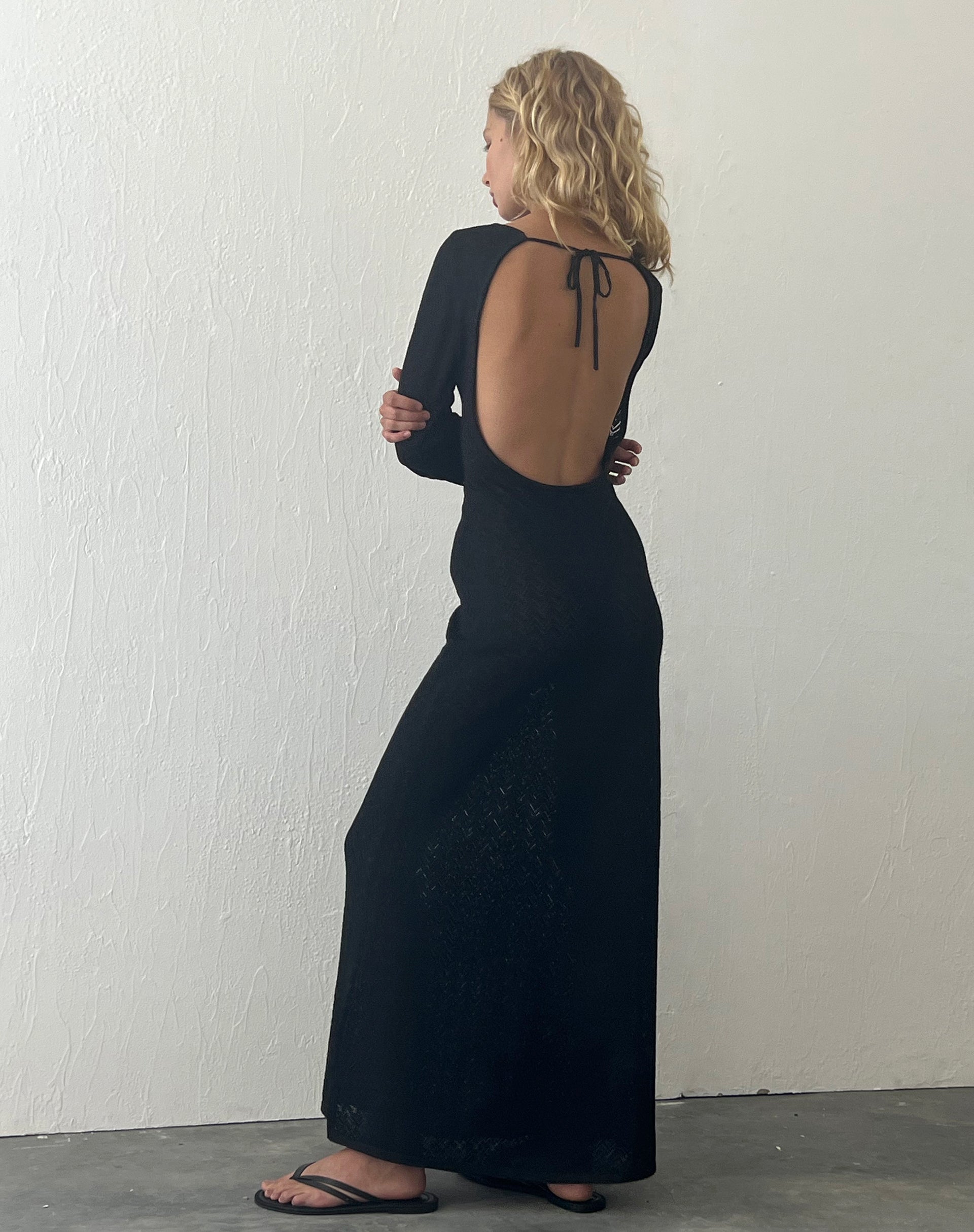 Immagine di Jadie Open Back Maxi Dress in nero