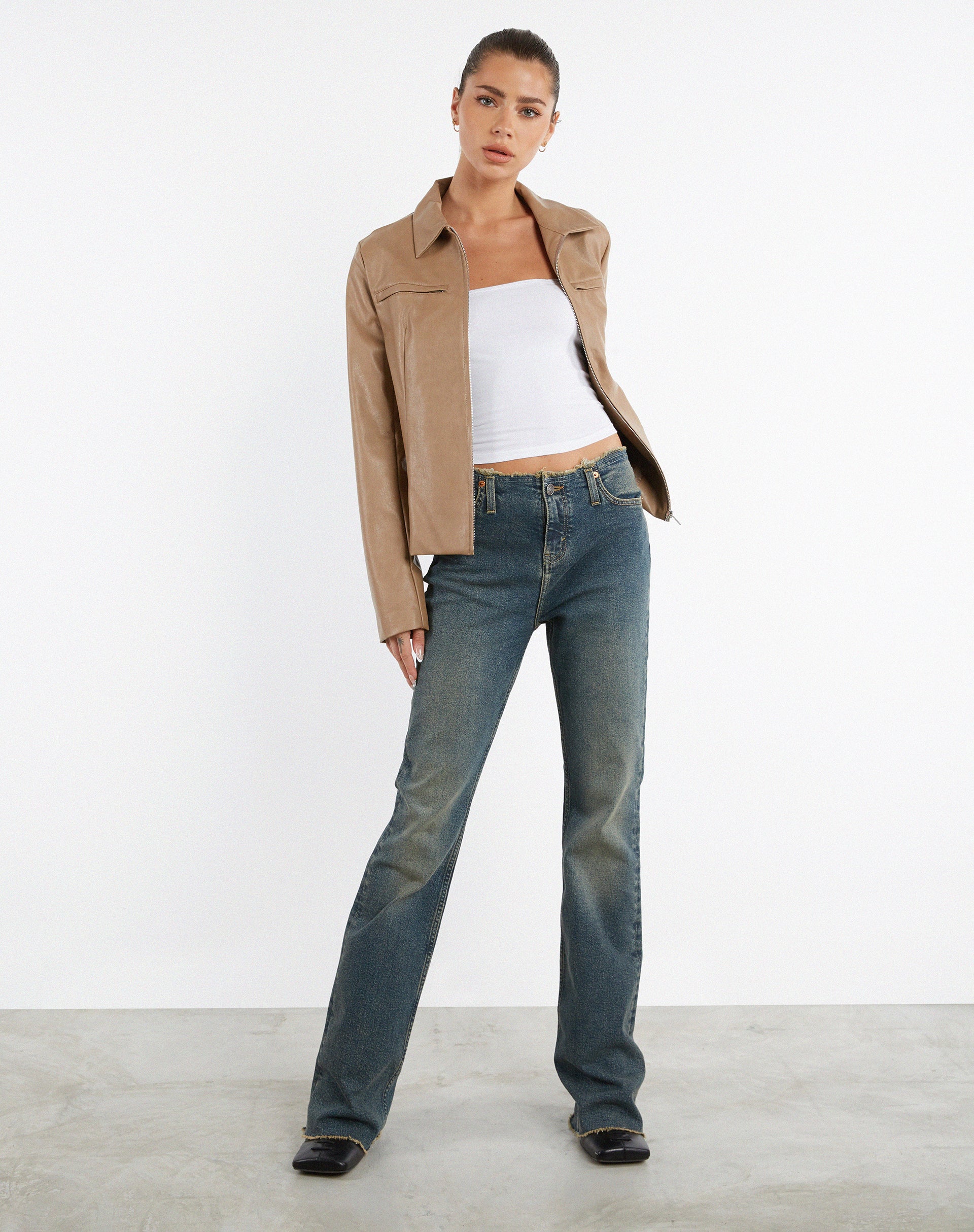 Immagine di Jeans sfrangiati a vita bassa in marrone e blu acido