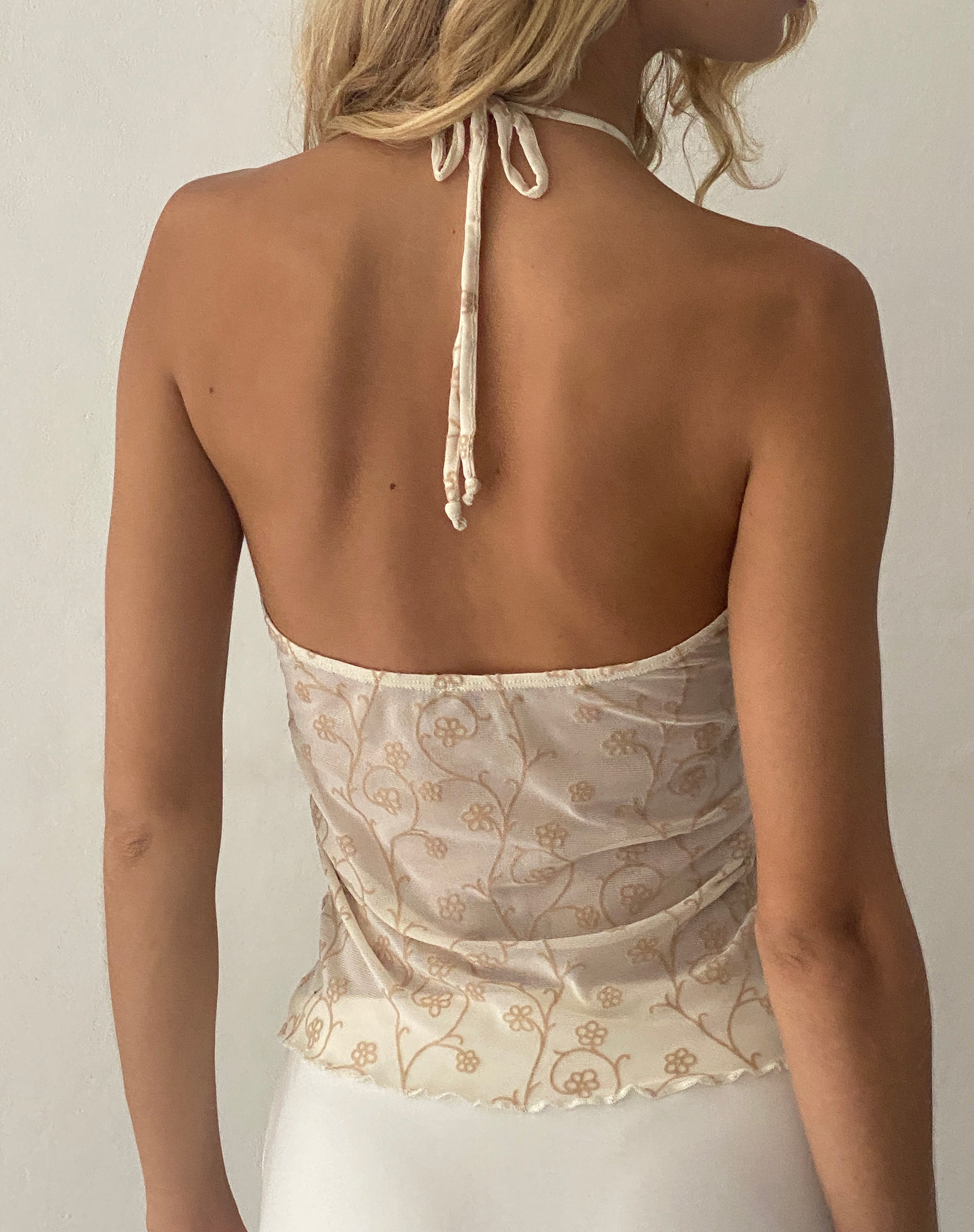 Immagine di Janar Top a collo alto in Beige Dainty Floral Flock