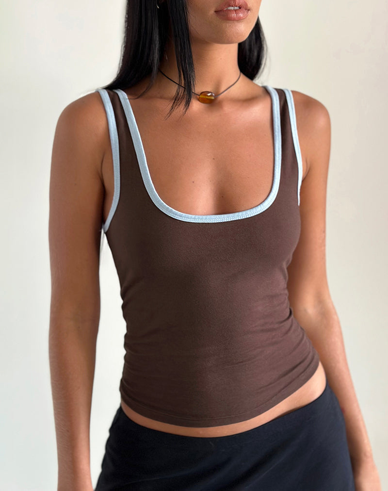 Immagine di Jastiya Top in marrone con rilegatura blu Nantucket
