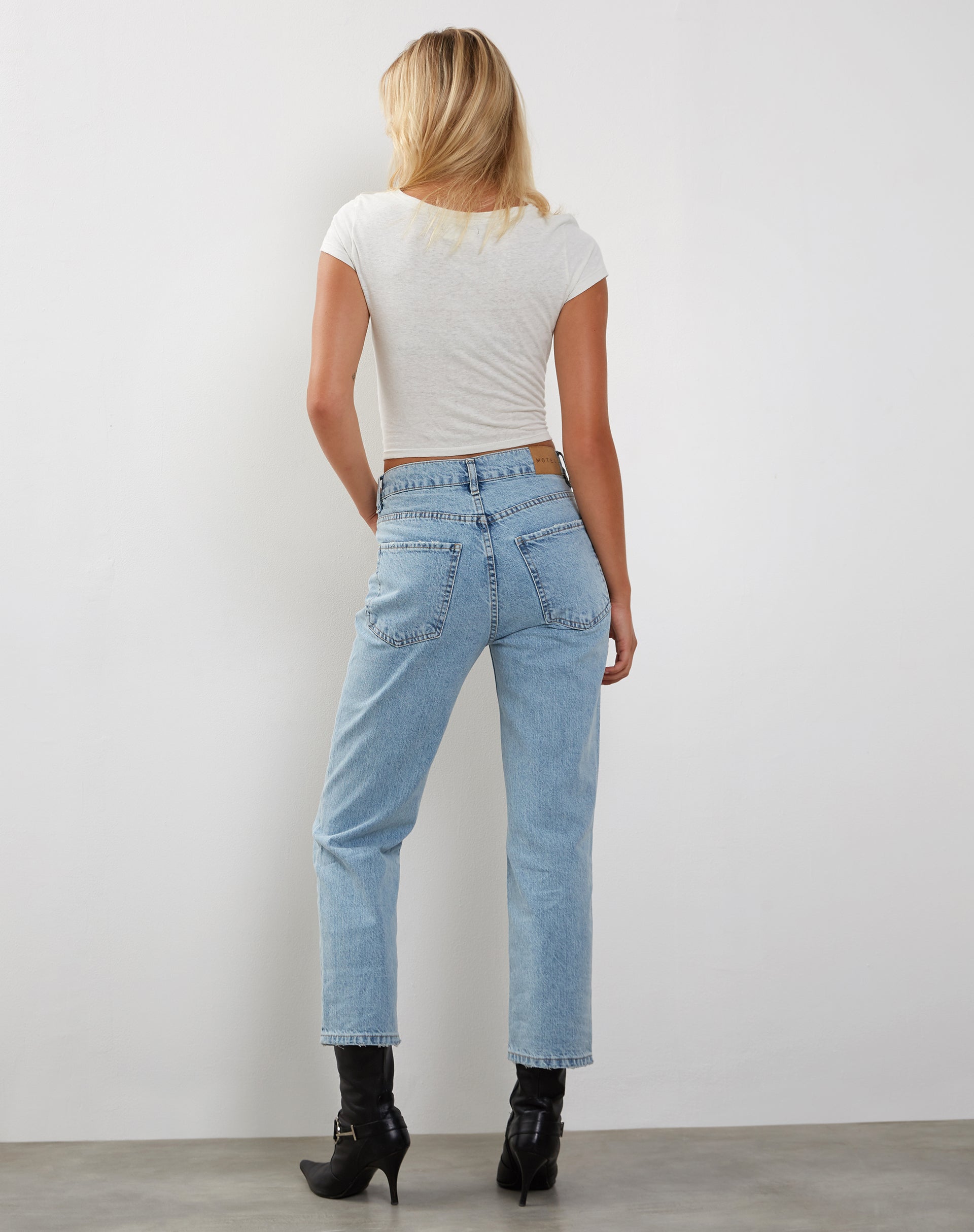 Immagine di Jeans a gamba dritta a vita media in Denim Bleach