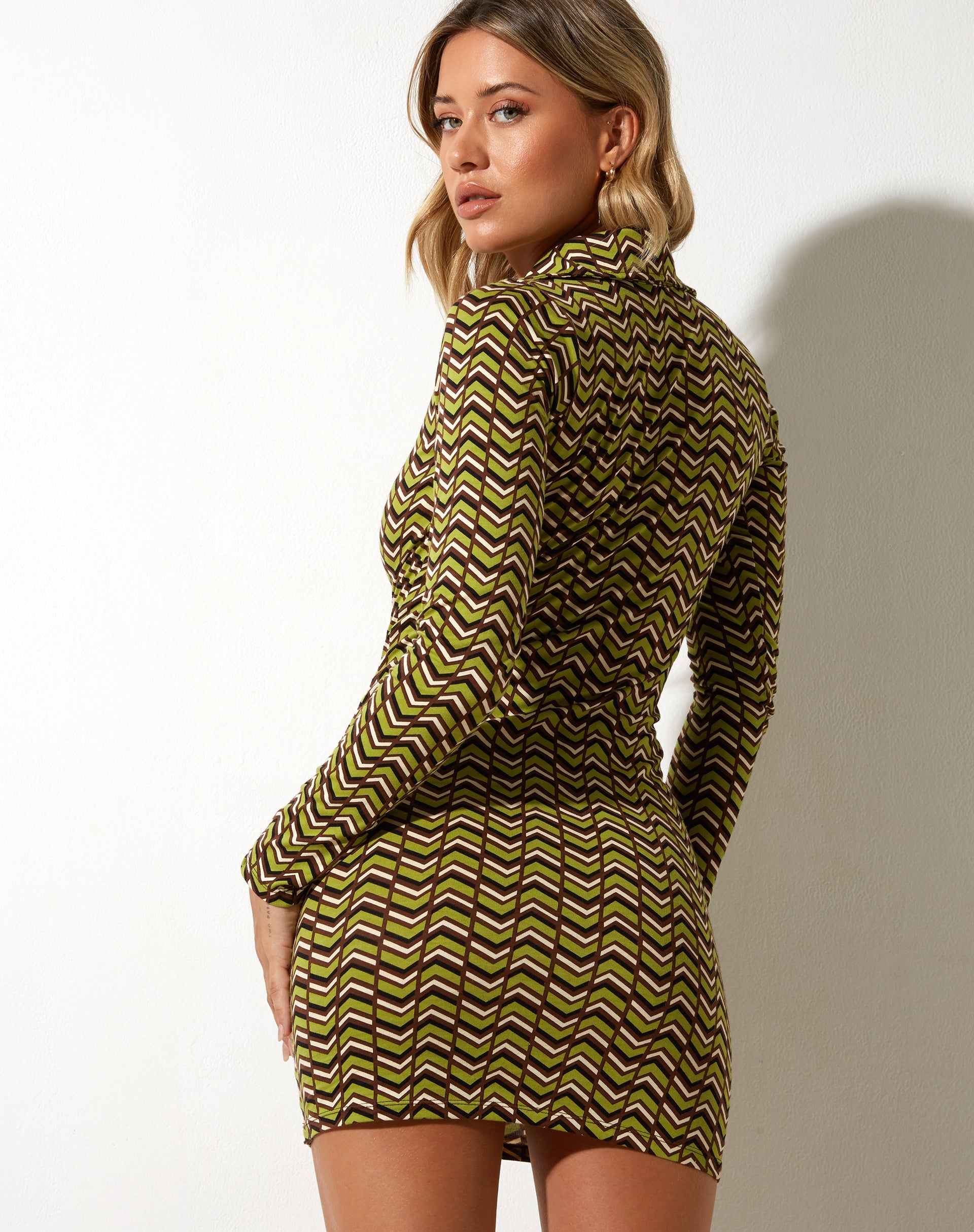 immagine di Javiera Mini Dress in Chevron Green