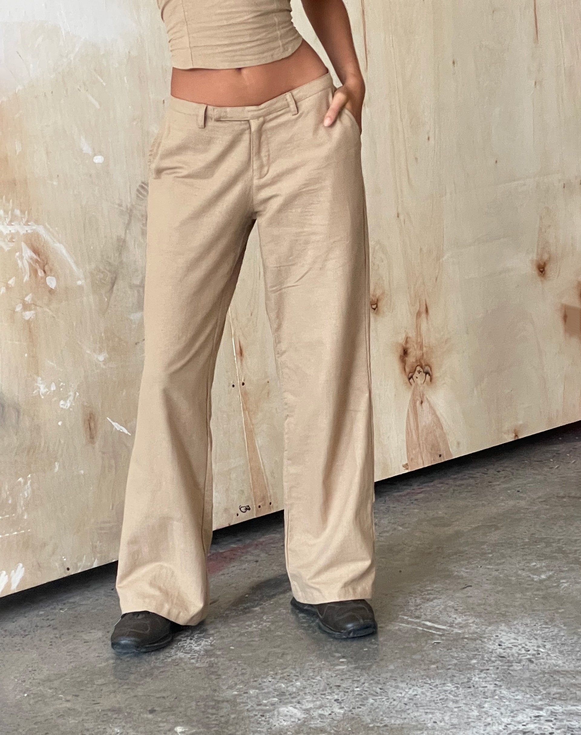 immagine di MOTEL X JACQUIE Pantaloni Jawi in grigio chiaro